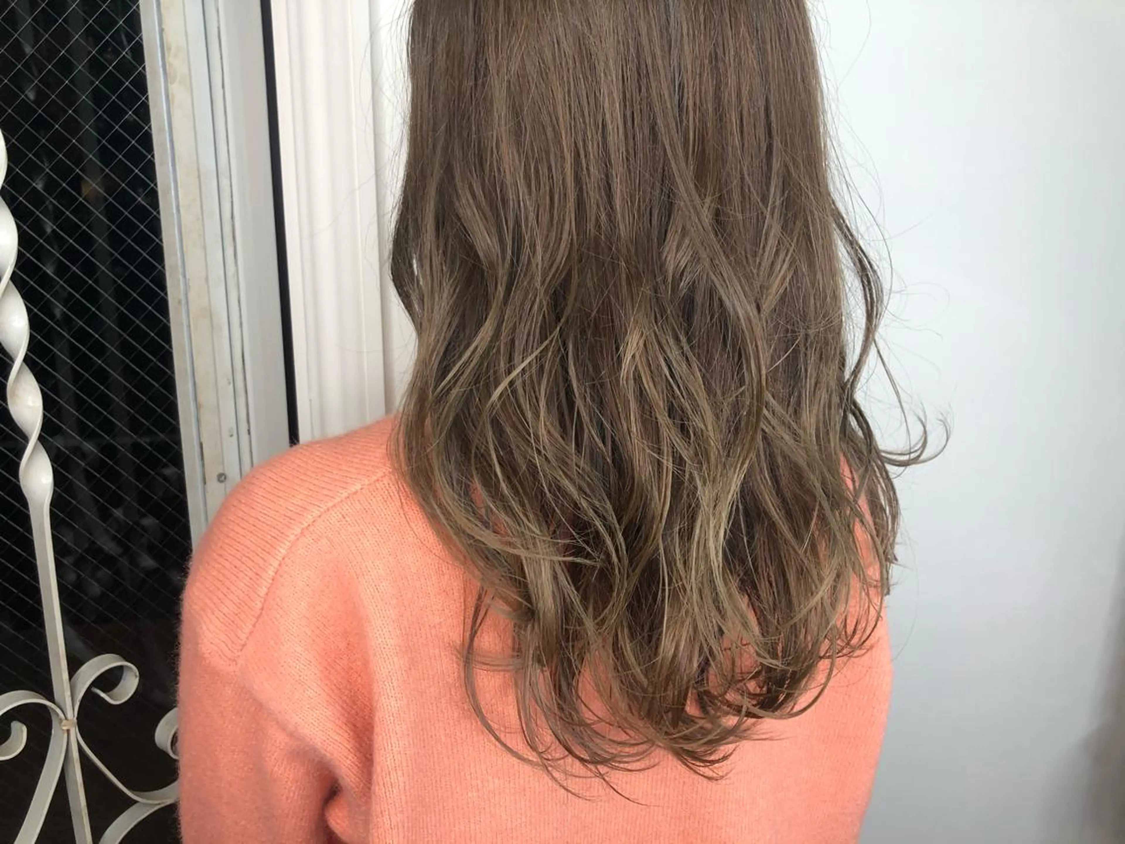 ミディアム 三好 美里のヘアスタイル