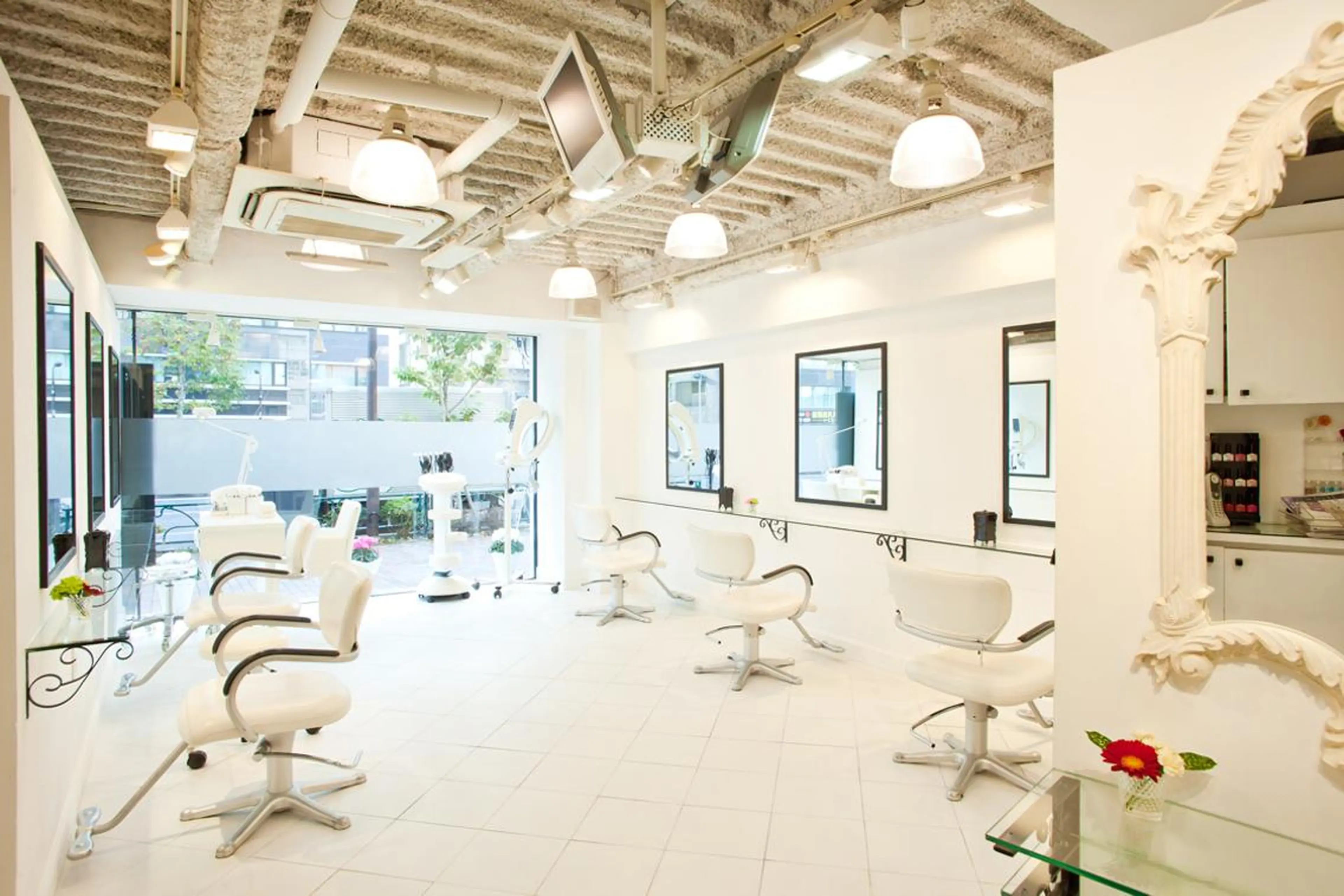 FEERIE AVEDA ARIAKE所属・LUMIA/オーナー 西田わかばのヘアスタイル