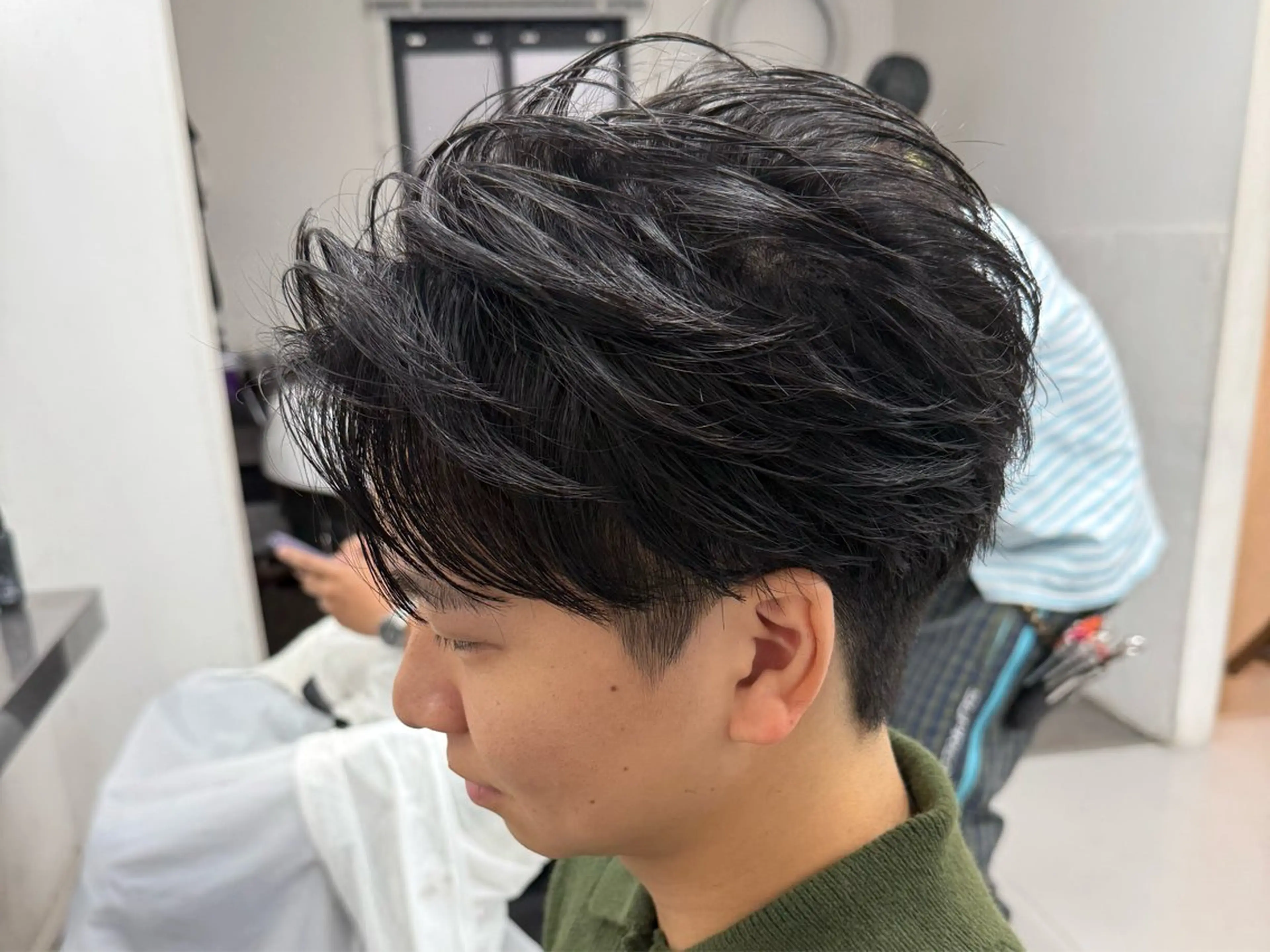 ショート パーマ メンズ フェザーパーマ メンズパーマ カット パーマ 似合わせパーマ フェザーパーマ稲村のヘアスタイル