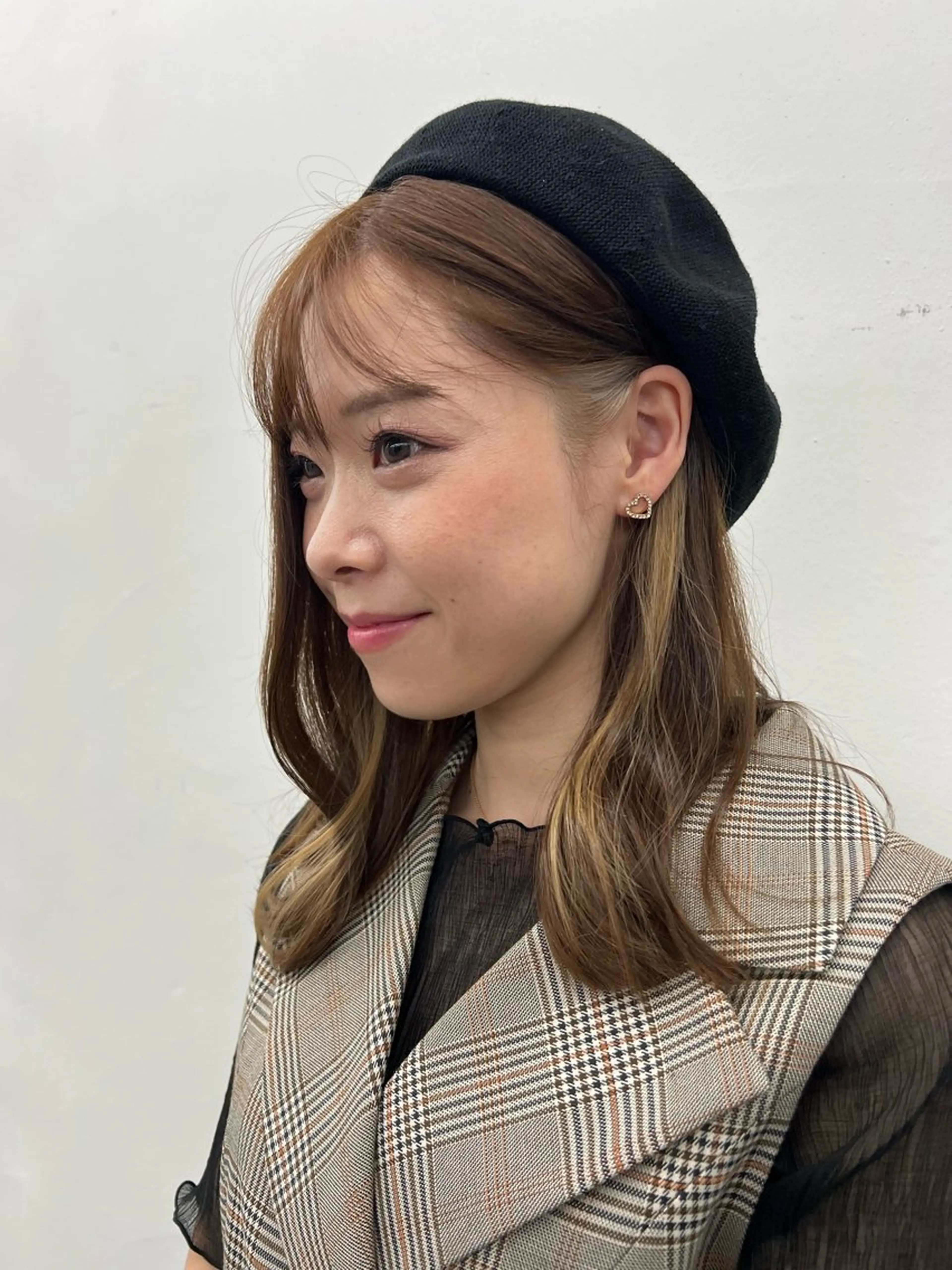 セミロング カラー イヤリングカラー ハイトーン /愛子のヘアスタイル