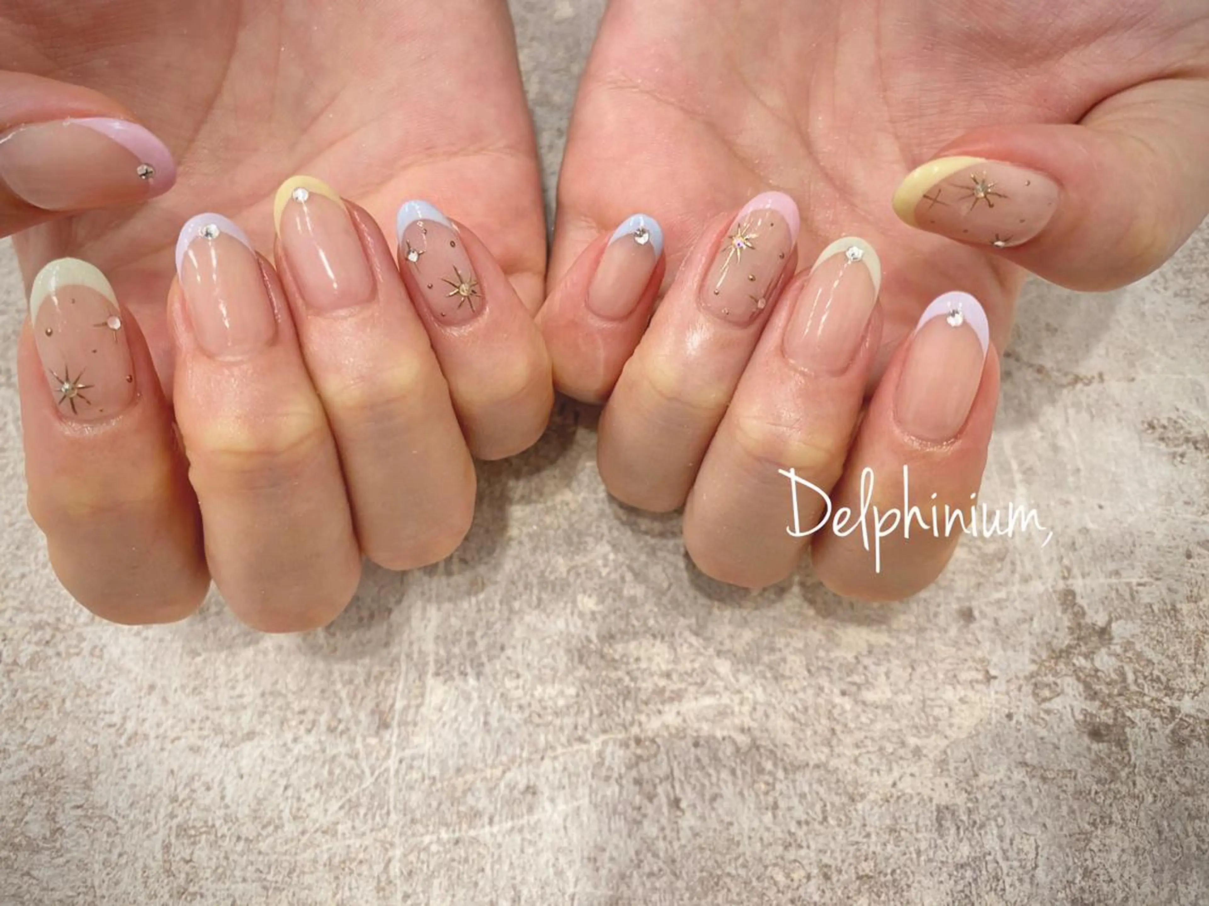 ネイル フレンチネイル キラキラネイル パステルネイル 赤色 春ネイル ハンドネイル 岡本 友恵のネイルデザイン