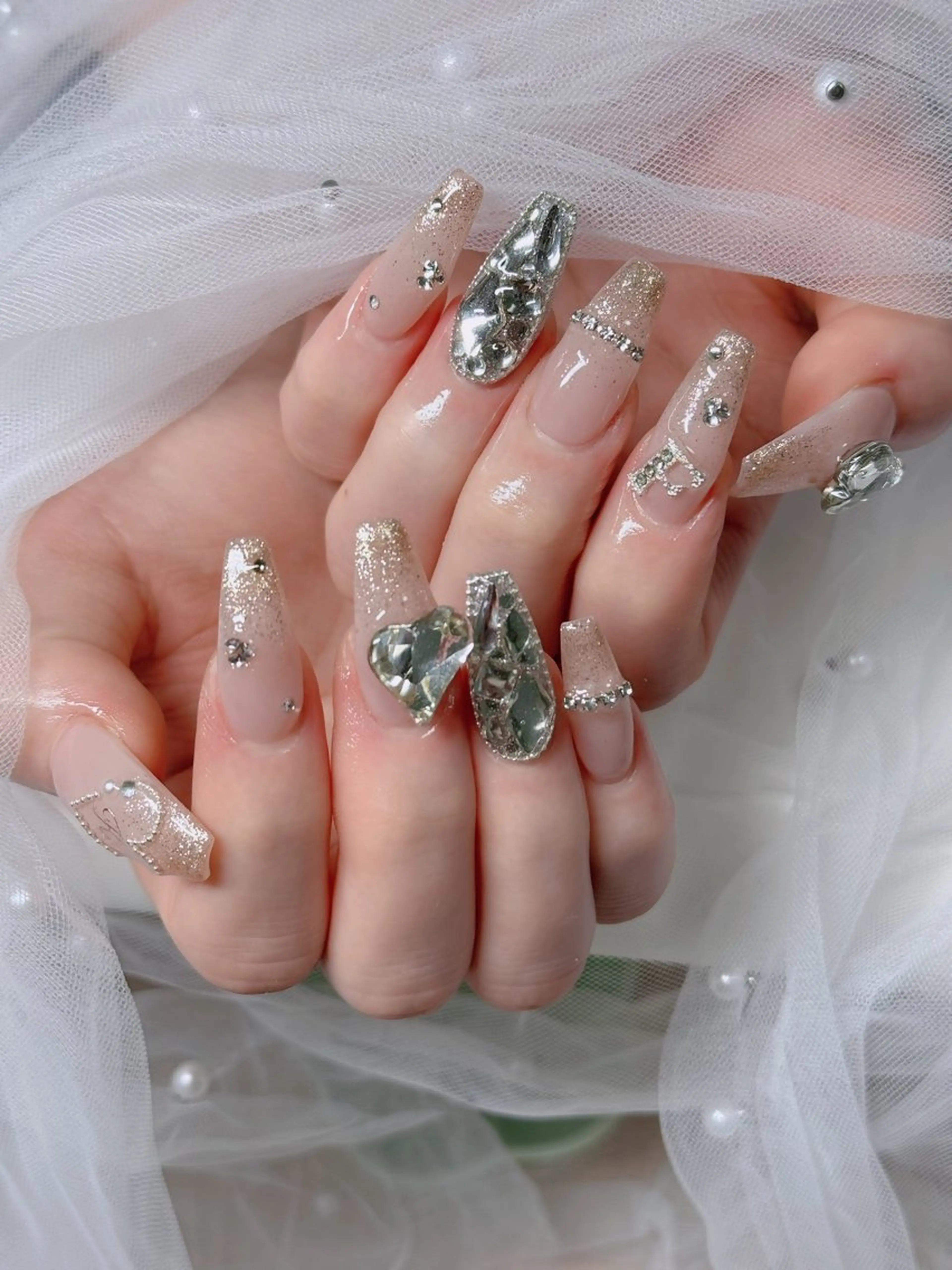 ネイル オーロラネイル フレンチネイル ジェルネイル ハロウィン キラキラネイル H.baby Nail Salonのネイルデザイン