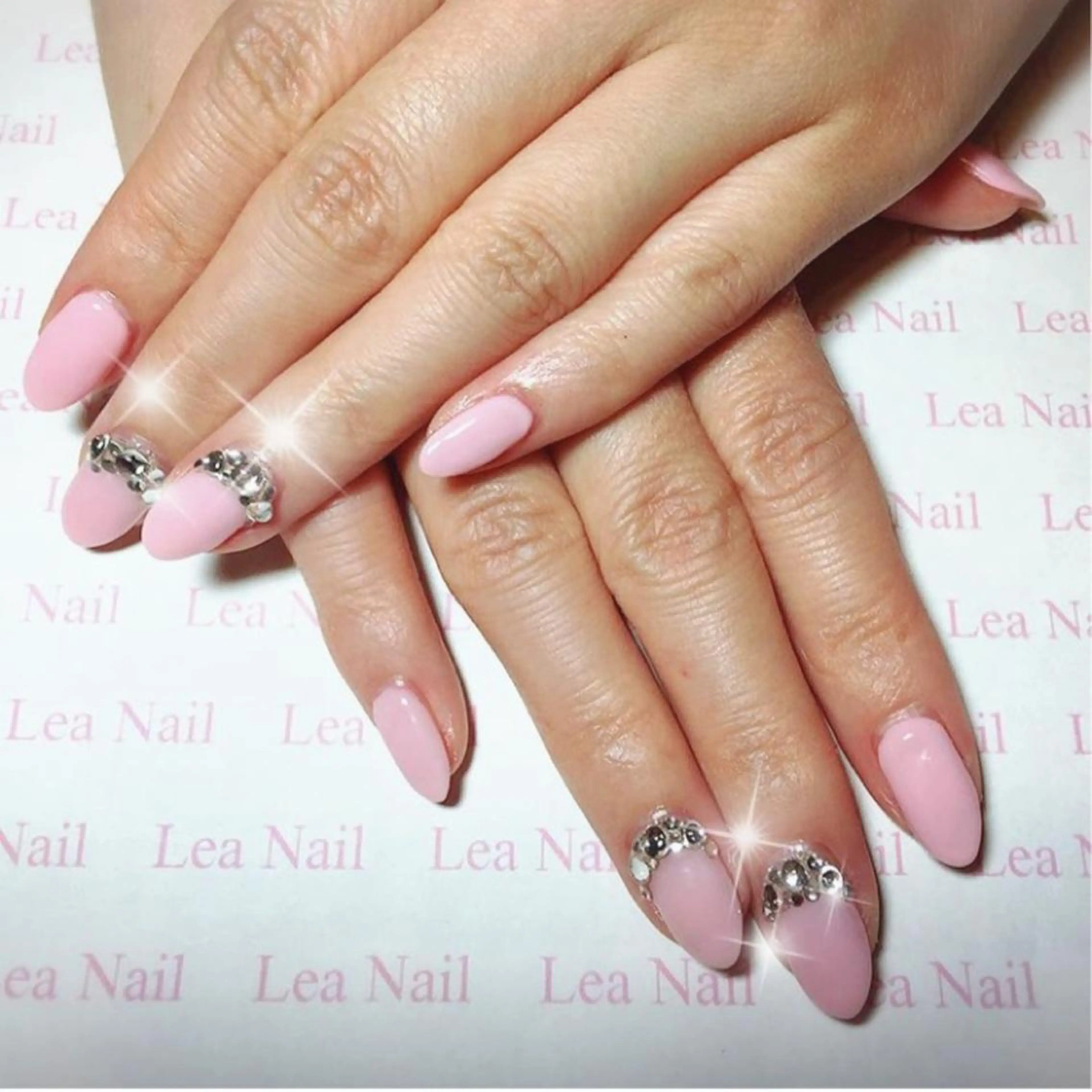 ネイル アートネイル ピンク シンプルネイル ストーンネイル Lea Nailのネイルデザイン