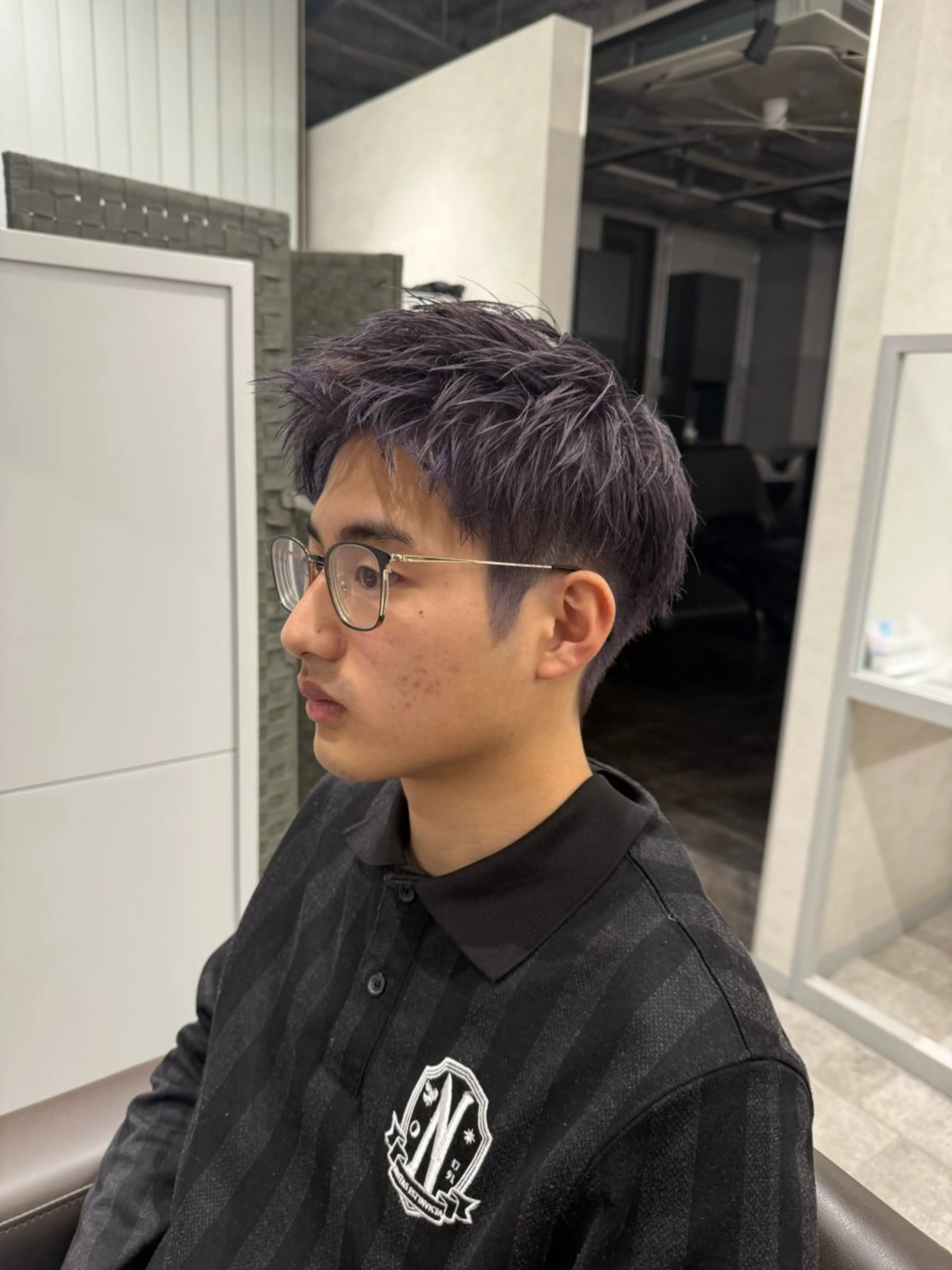 カラー メンズ 刈り上げ ラベンダーカラー シルバー 大阪梅田 稲葉利也斗のヘアスタイル