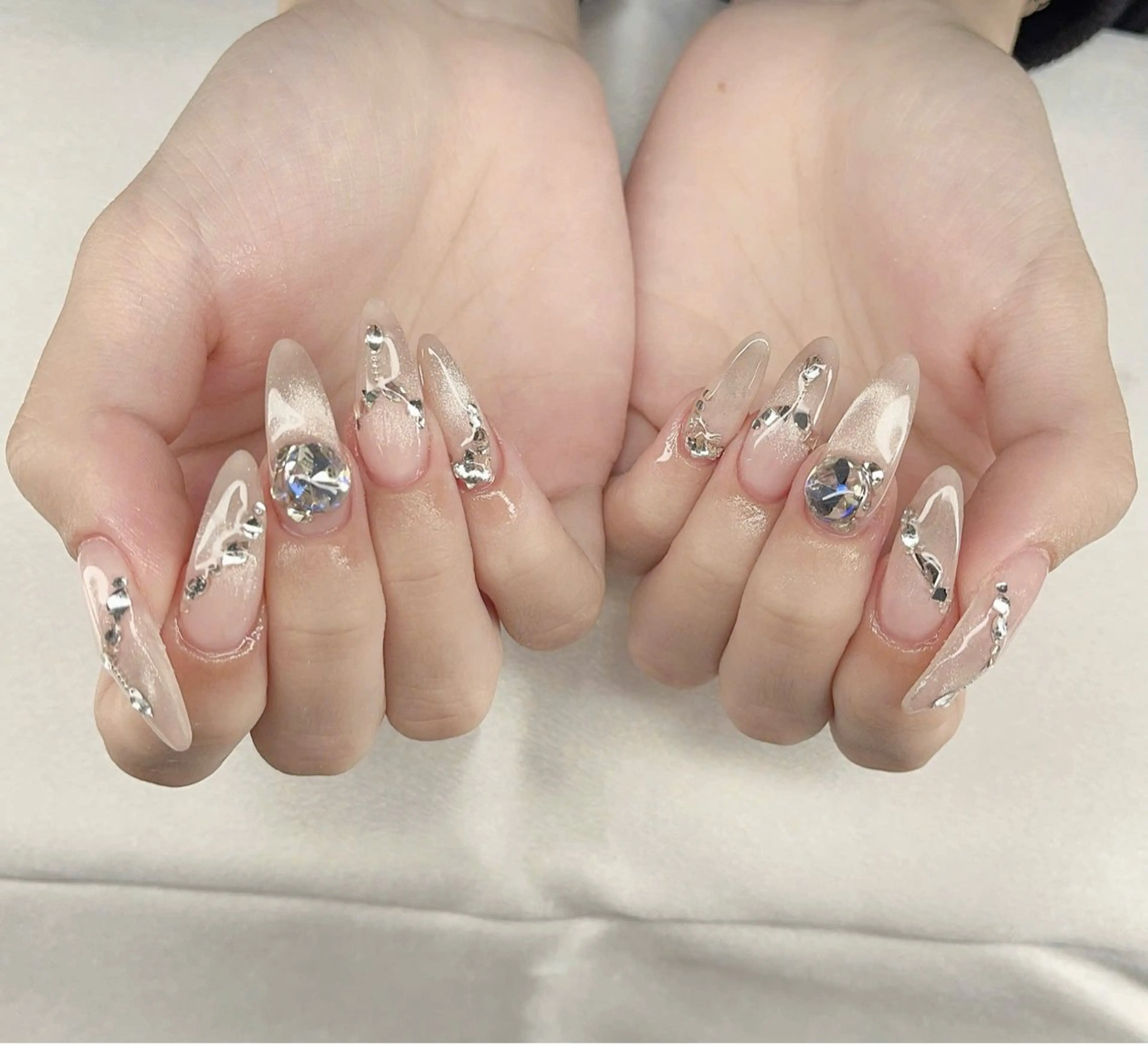 ネイル アニマル柄 オーロラネイル チークネイル フラッシュネイル ジェルネイル Lyna 池袋のネイルデザイン