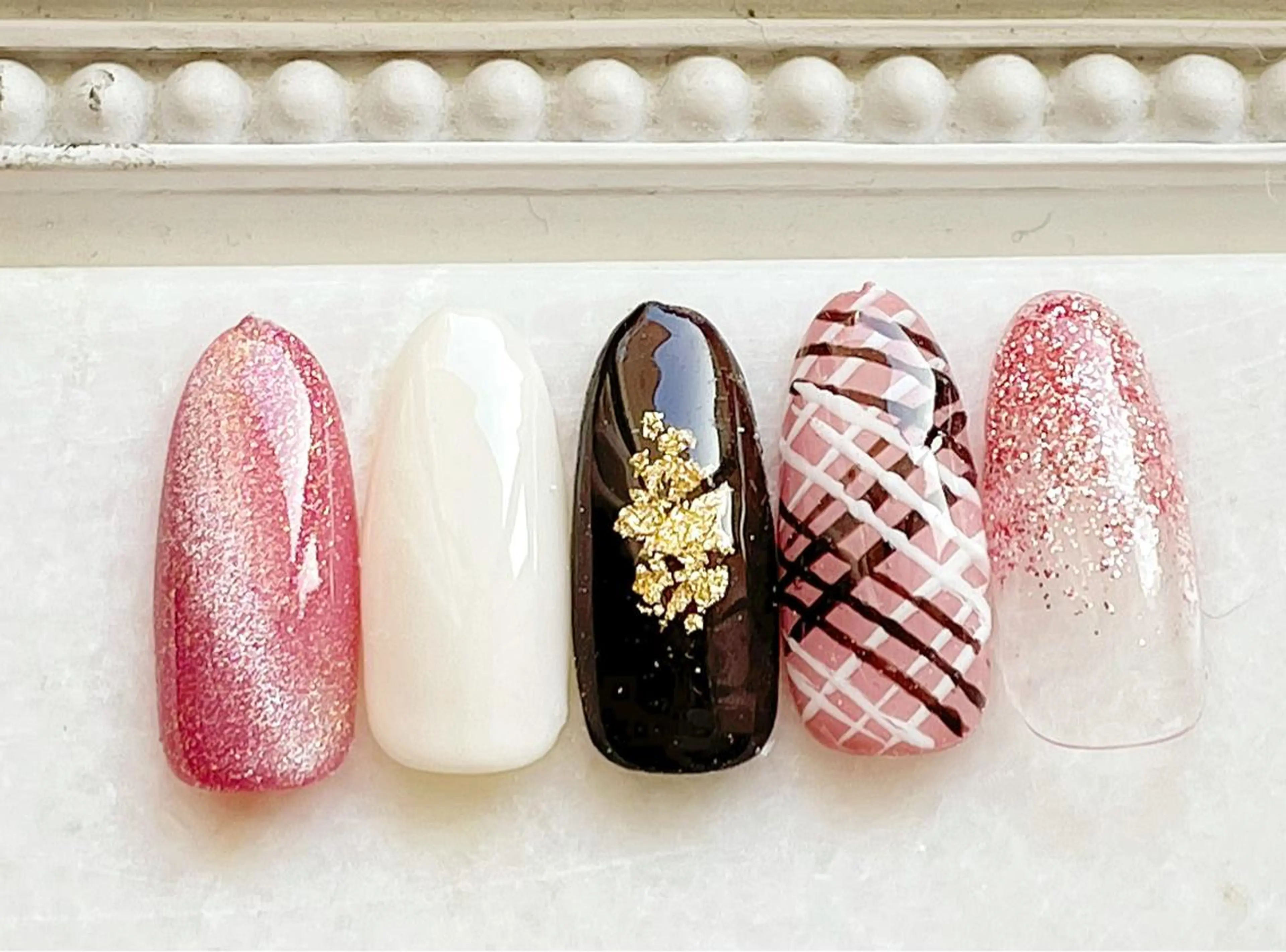 ネイル ジェルネイル キラキラネイル マグネットネイル パラジェル バレンタイン ハンドネイル Satomi  のネイルデザイン