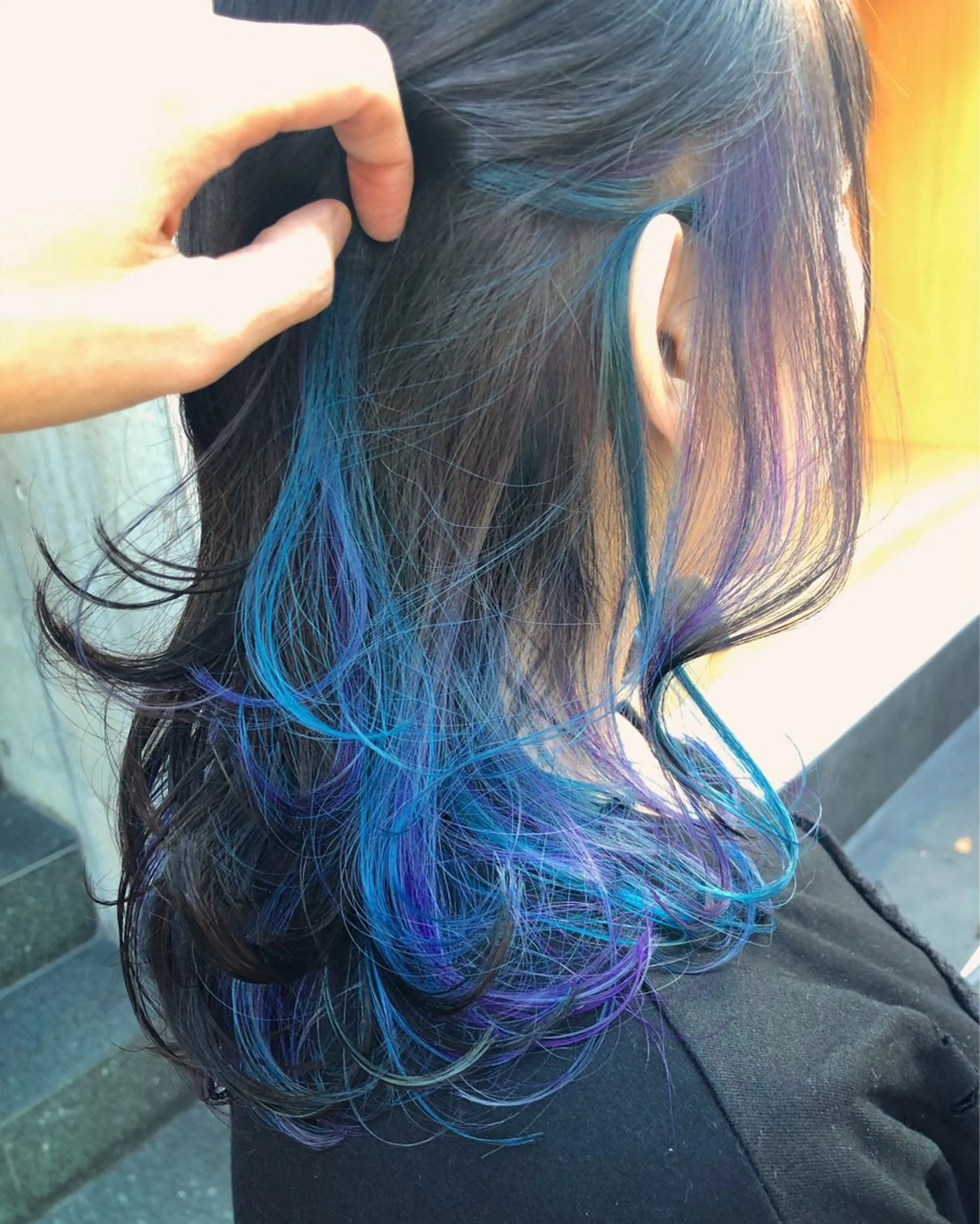 ミディアム カラー ブリーチ イヤリングカラー インナーカラー ユニコーンカラー カット ヘアカラー トリートメント 原宿サロン代表 デザインカラー伊藤卓のヘアスタイル