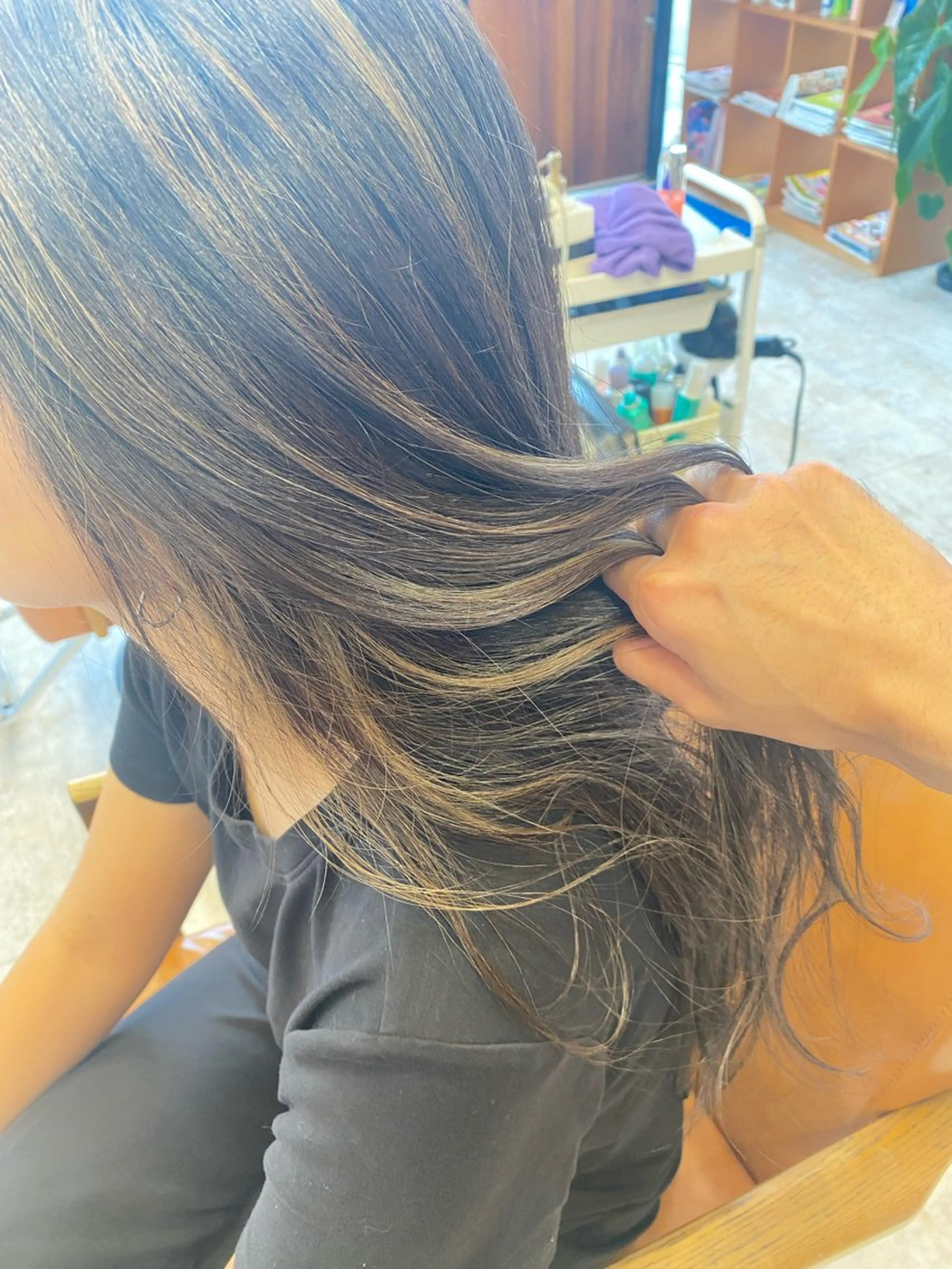 ロング カラー ハイライトカラー ハイライト rian 宮前所属・田崎 暁大のヘアスタイル