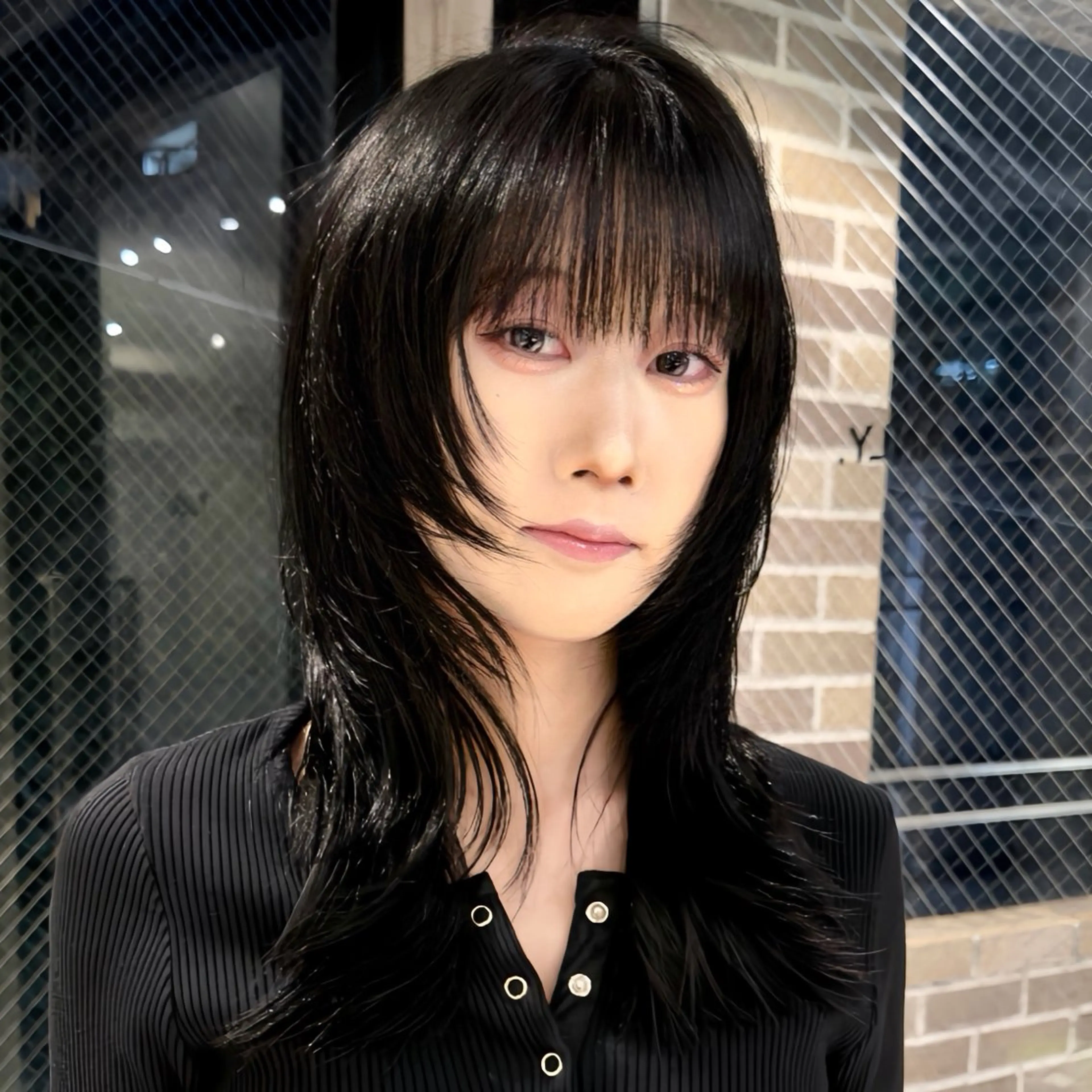 ミディアム カット ヘアカラー ウルフとデザイン カラーの神のヘアスタイル