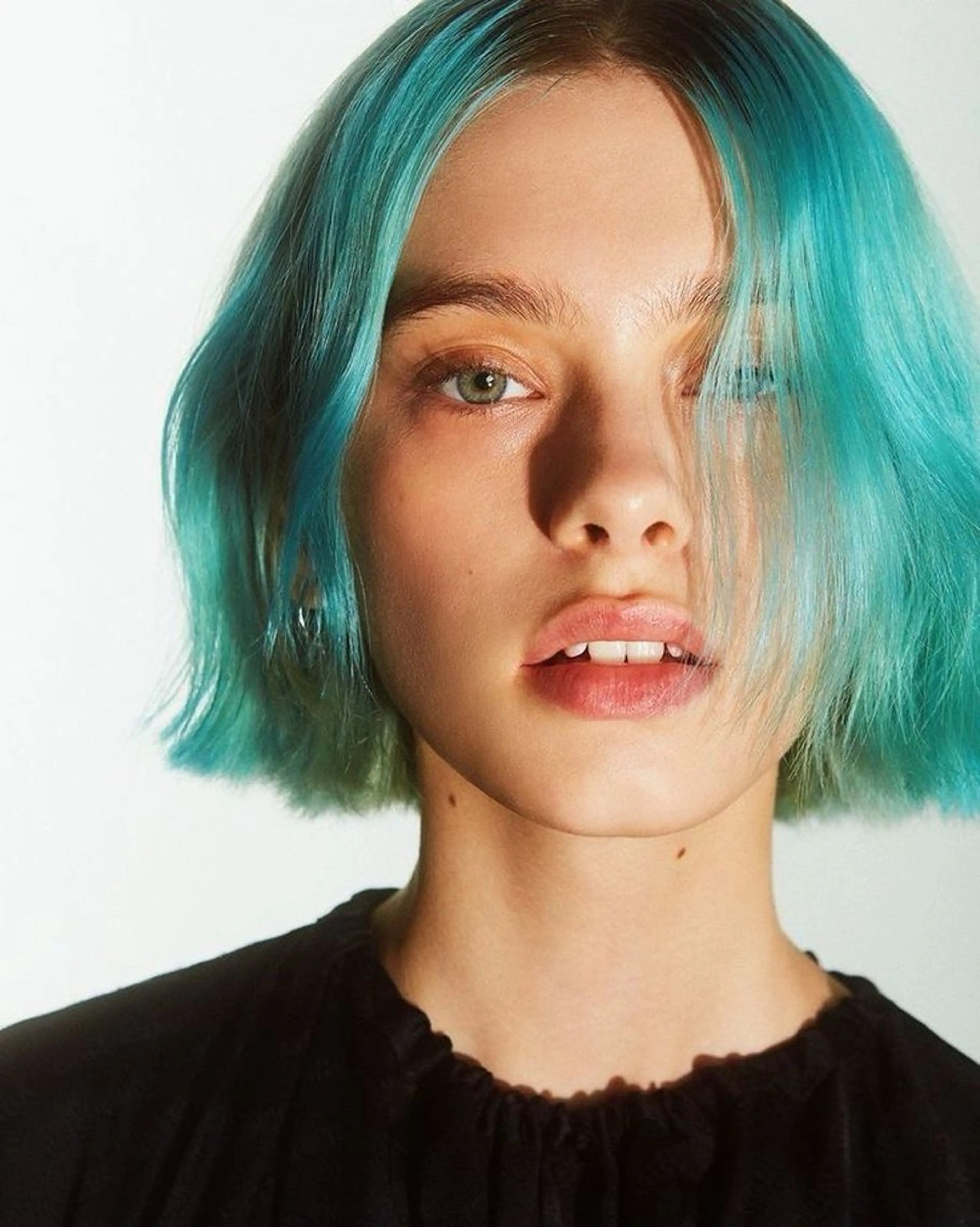 ショート カラー ヘアカラー トリートメント 楪 yuzuriha所属・Saaya/レイヤー /ブリーチ/ブロンドのヘアスタイル