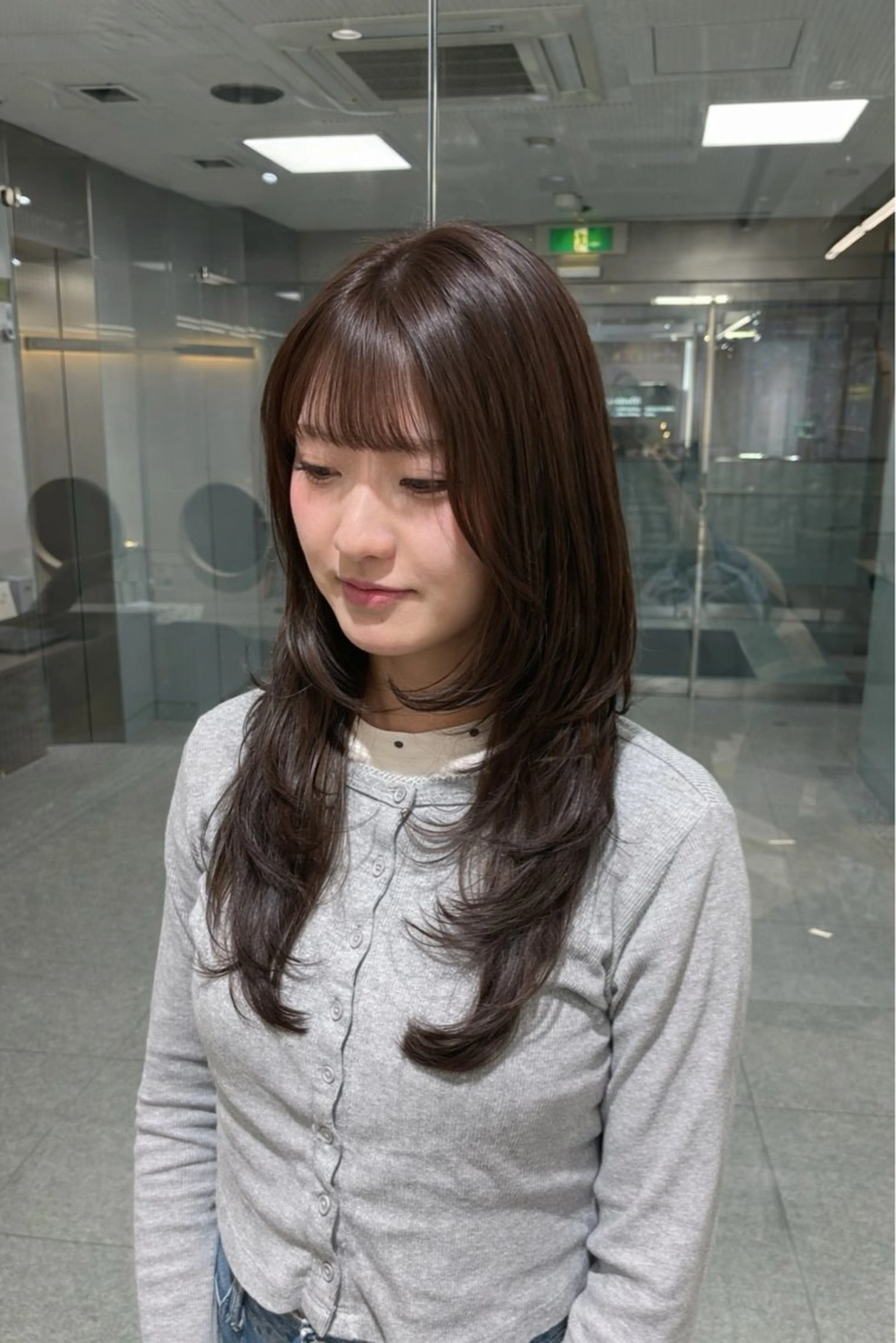 ロング レイヤーカット カット ヘアカラー トリートメント 🩶ハイトーン🖤 URARAのヘアスタイル