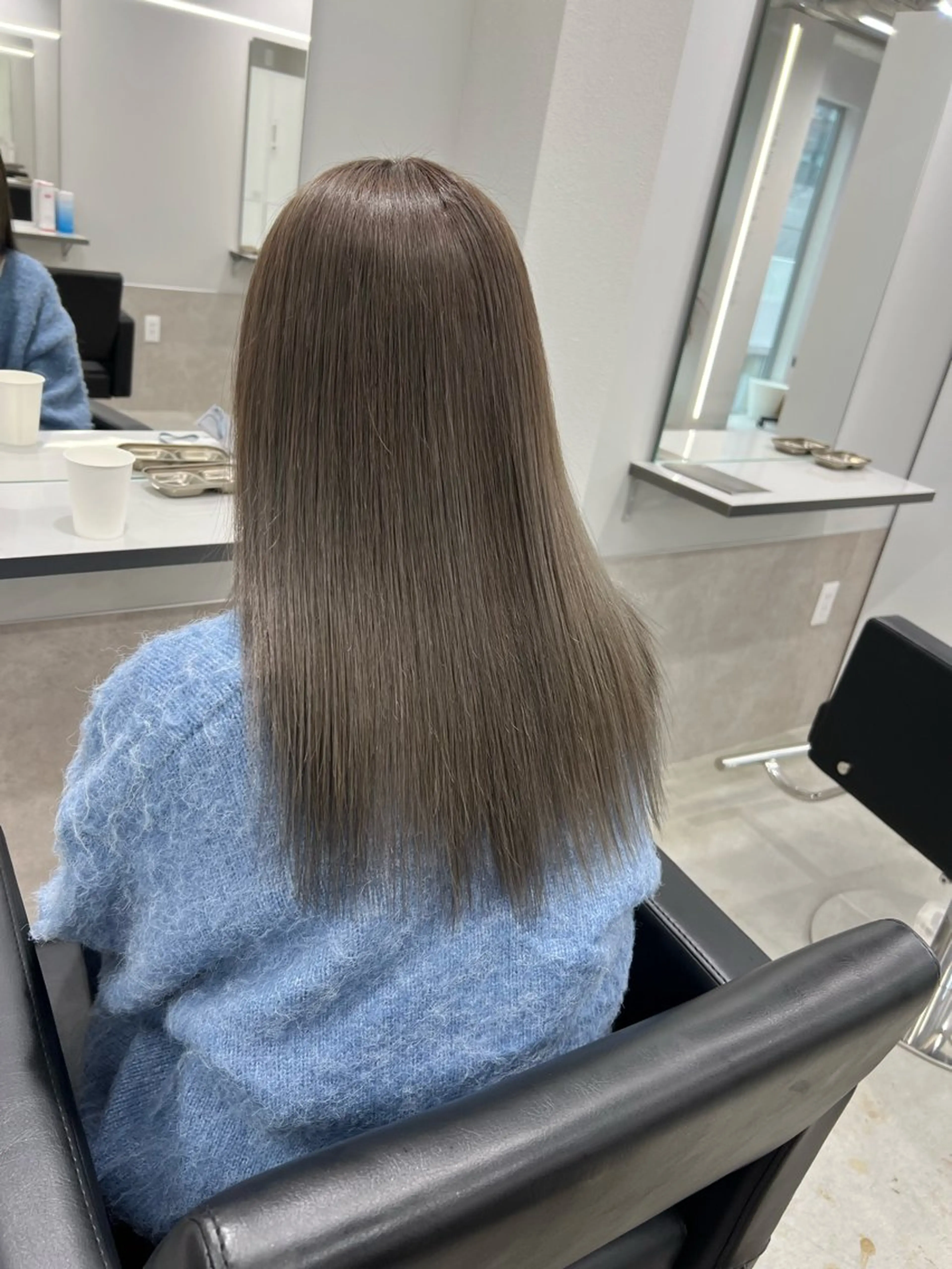 セミロング ヘアカラー maya レイヤーカットのヘアスタイル