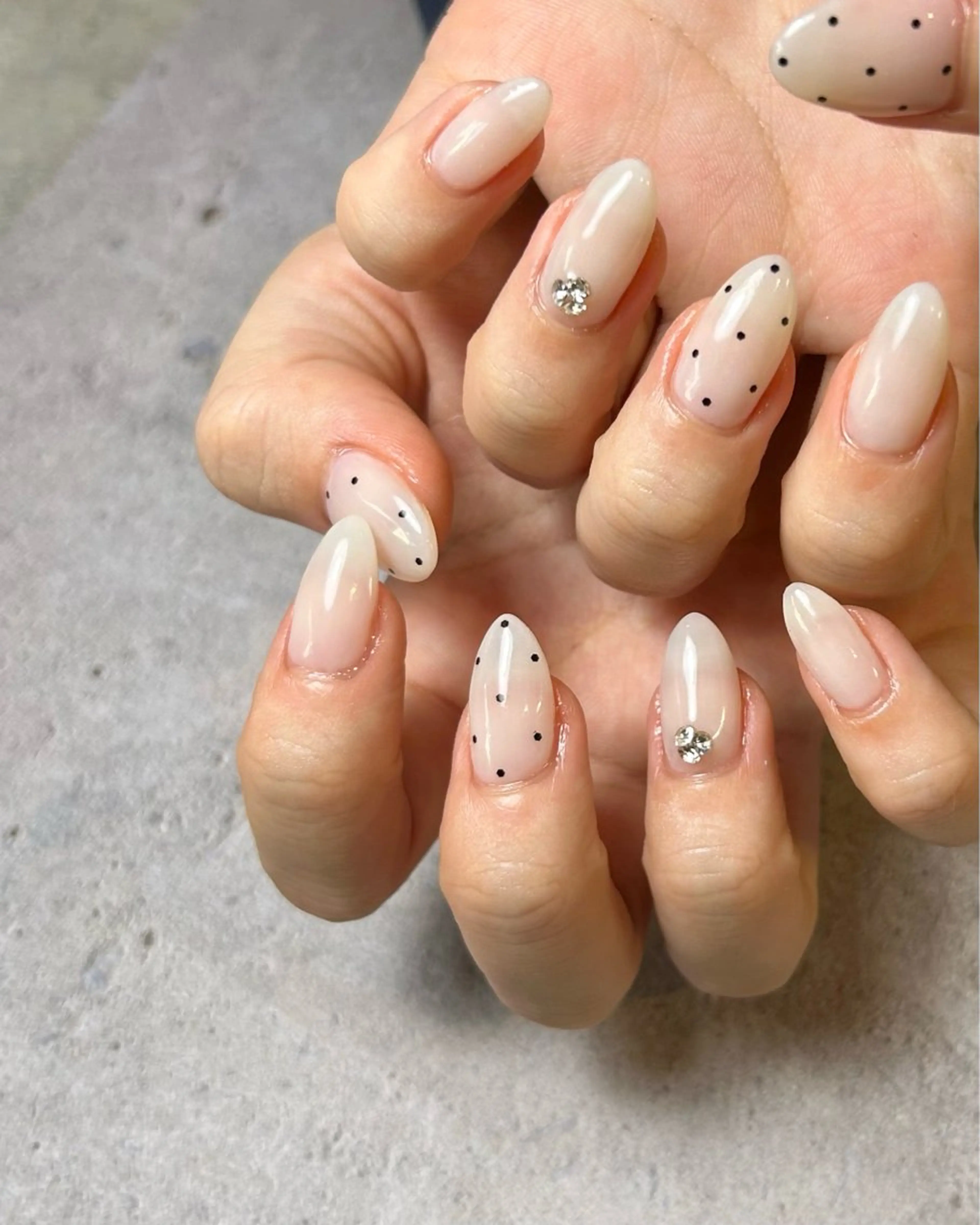 ネイル ドット 持ち込み ホワイト ハンドネイル Reflection marikoのネイルデザイン
