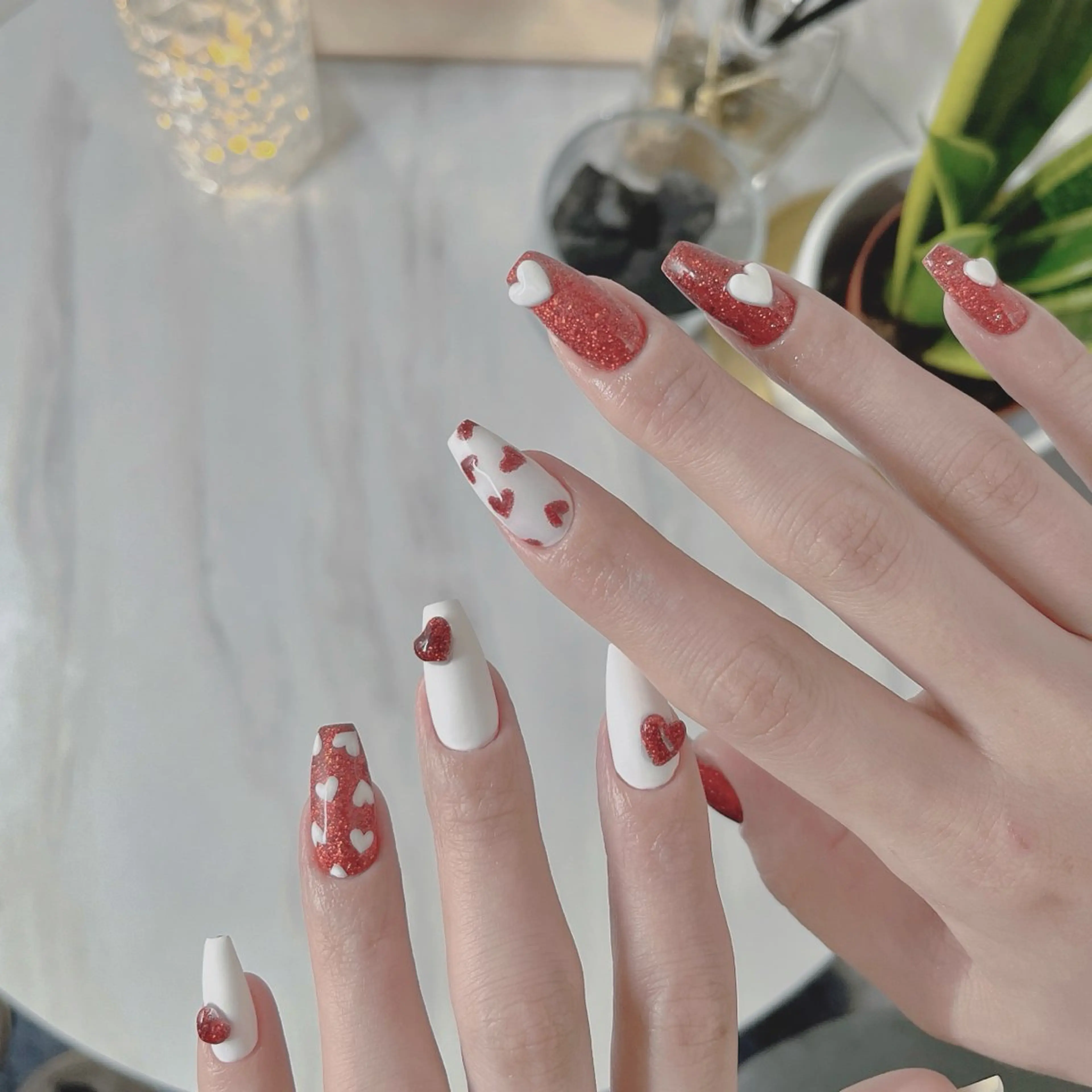 ネイル フットネイル フレンチネイル ジェルネイル ハート ラメ(グリッター) ハンドネイル NEO Beauty Salon所属・𝐍𝐄𝐎 𝐉𝐔𝐑𝐈のネイルデザイン