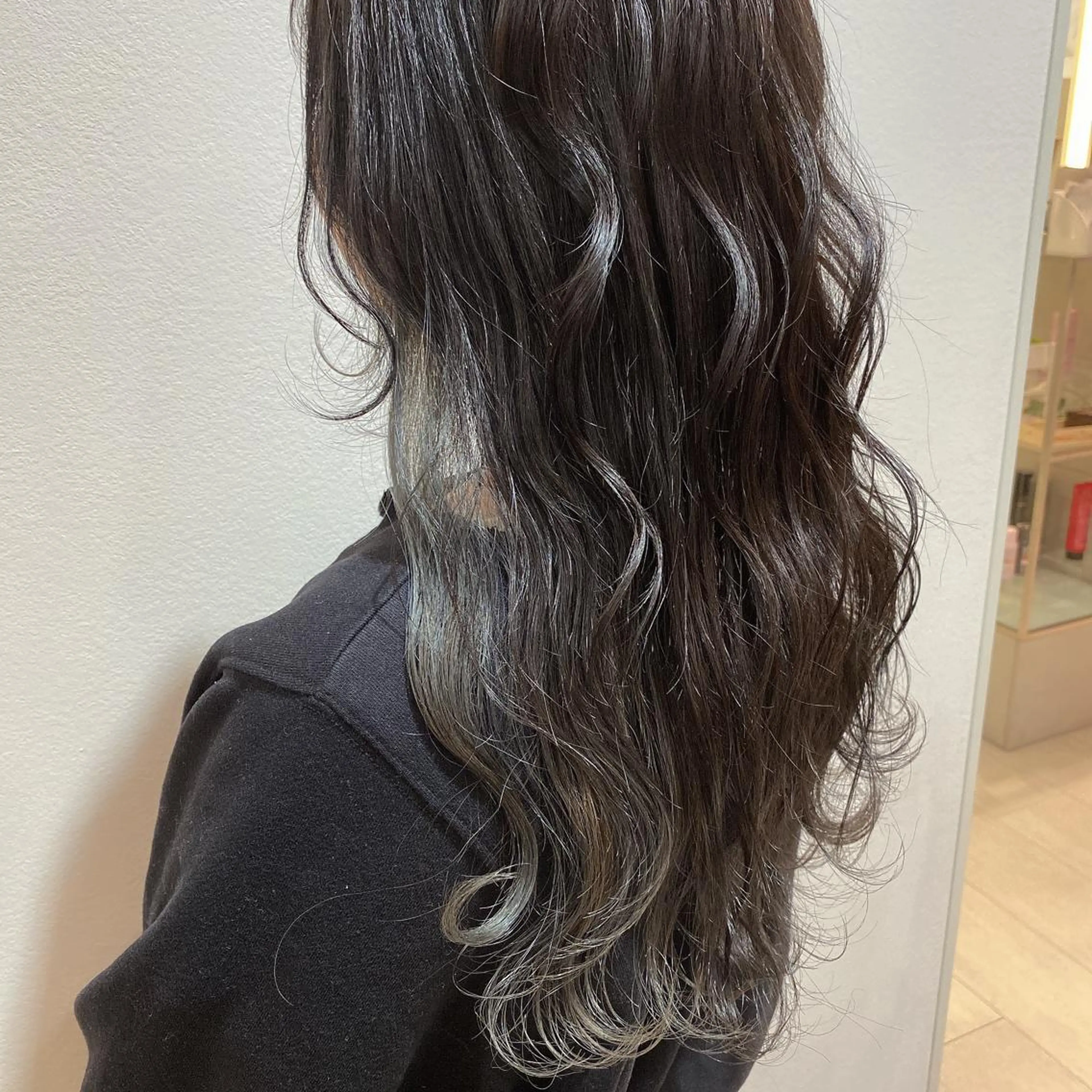 セミロング カラー ブリーチ グレージュ オリーブグレージュ オリーブグレー カット ヘアカラー トリートメント 阿部 響香のヘアスタイル
