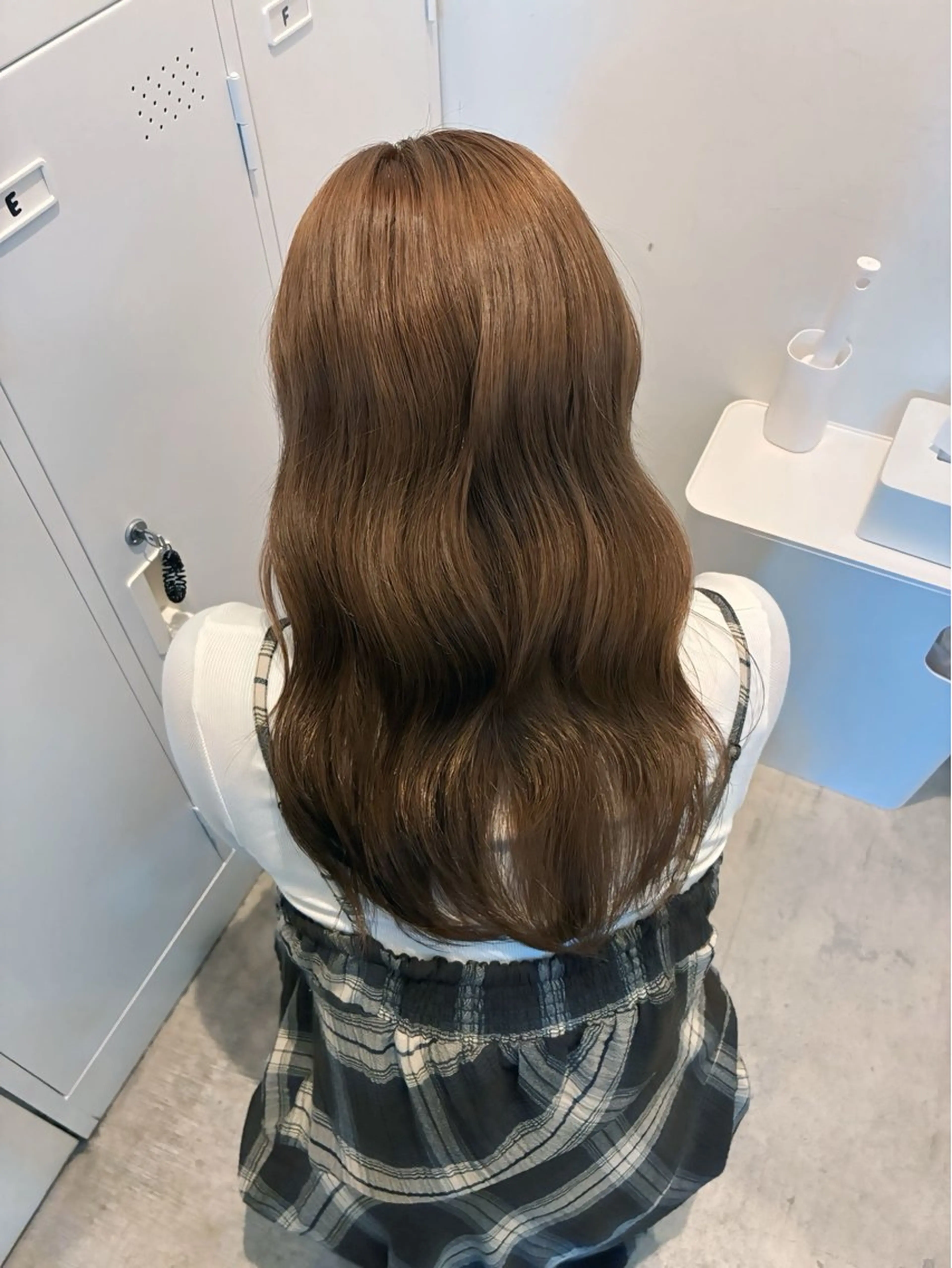 ロング カラー ベージュカラー 透明感カラー ラベンダーカラー オリーブベージュ くびれヘア カット ヘアカラー トリートメント SEIRA🤍 レイヤーカットのヘアスタイル