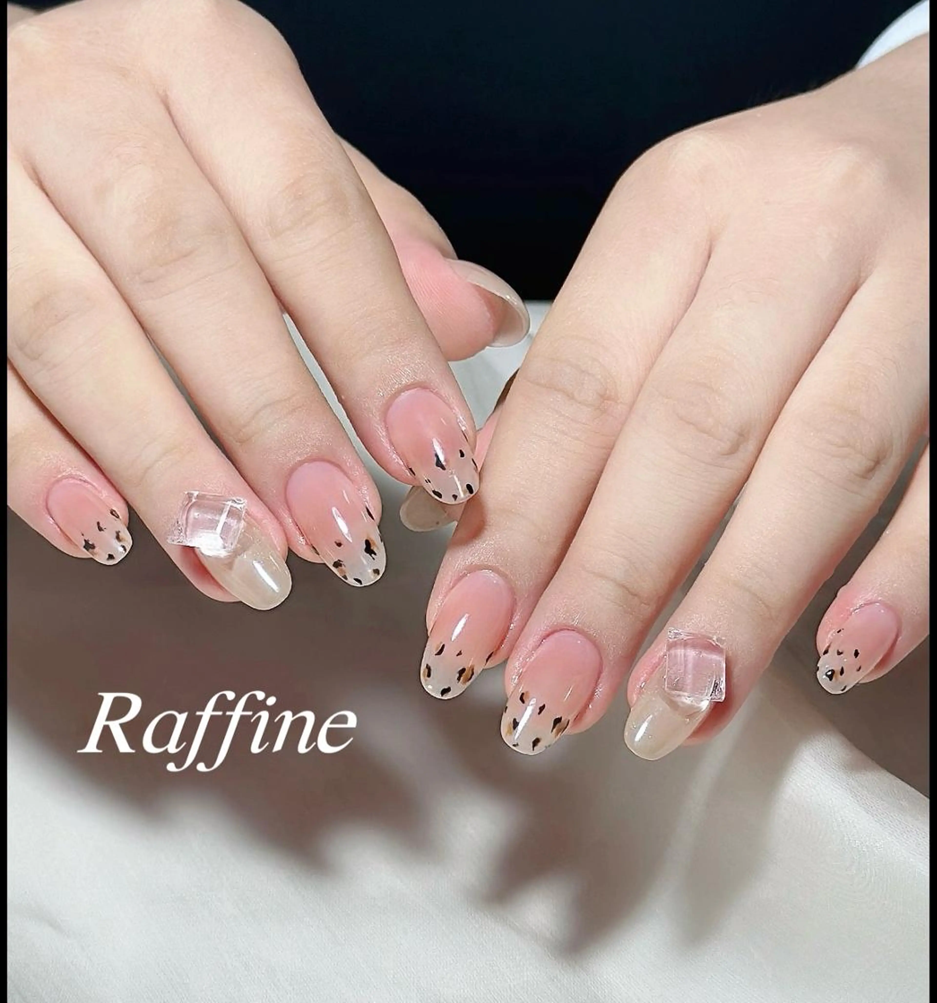 ネイル ハンドネイル RAFFINE haru🦋🩵のネイルデザイン