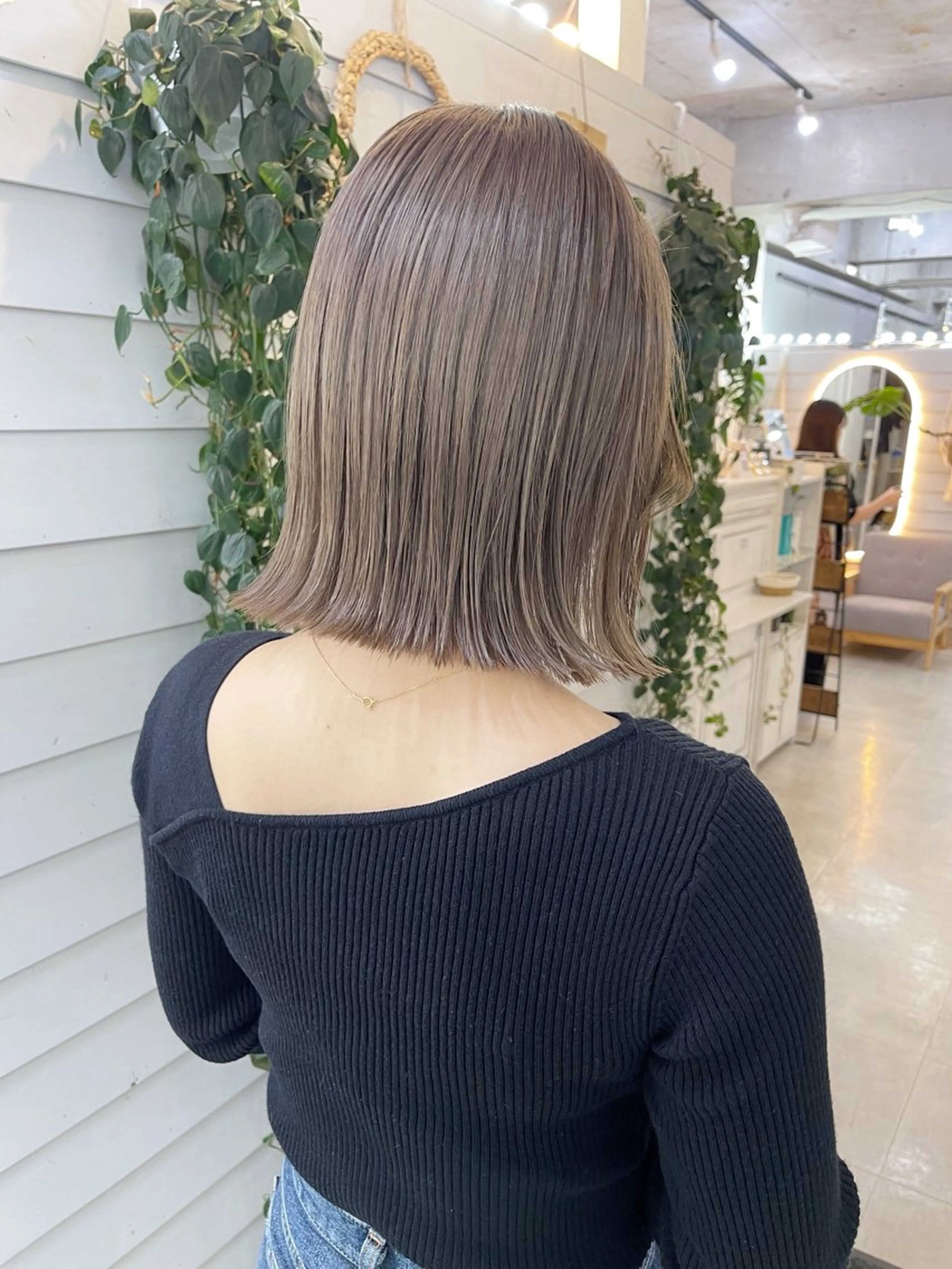 ミディアム カラー ブリーチ グレージュ ヘアカラー トリートメント AiM 大名　似合わせカットのヘアスタイル