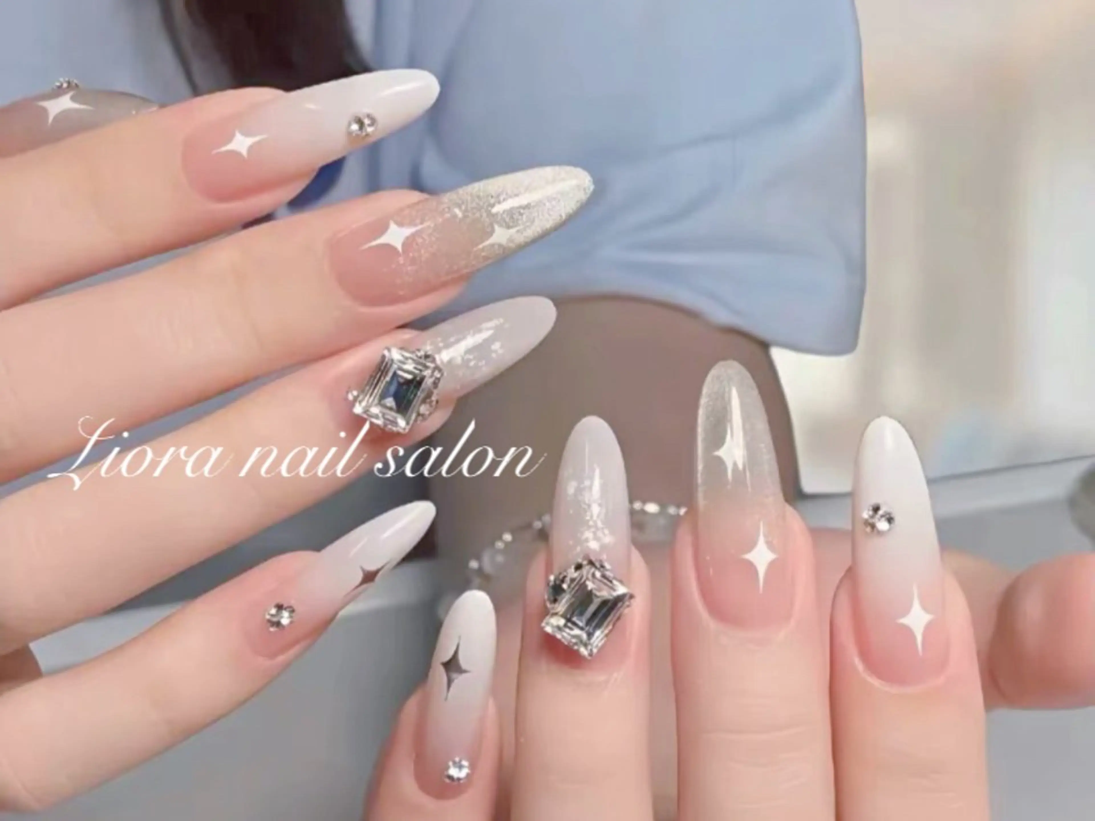 ネイル フレンチネイル ジェルネイル ガーリー グラデーション キラキラネイル ハンドネイル Liora nail 1のネイルデザイン