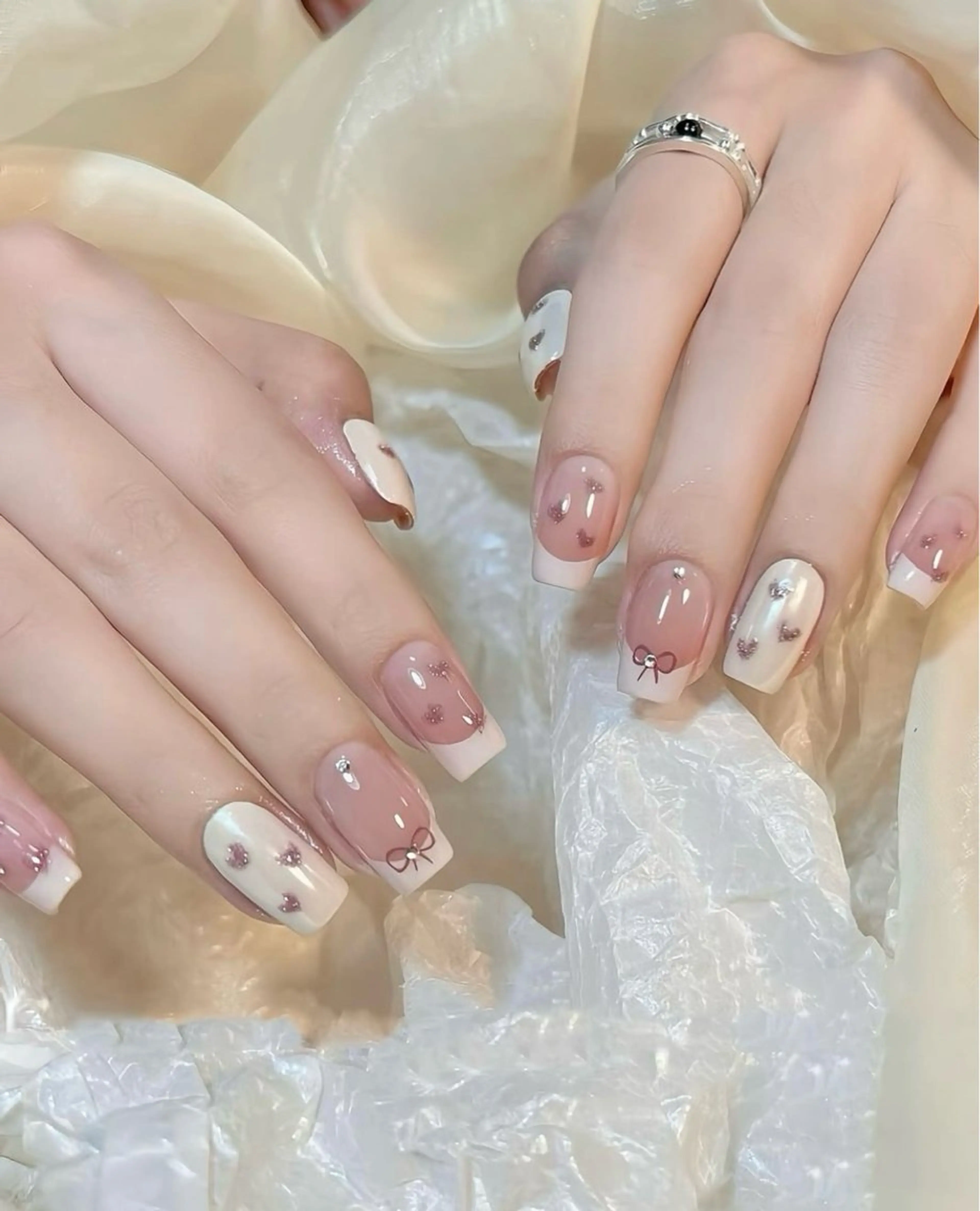 ネイル フレンチネイル 持ち込み ハンドネイル JISOO ANA.CHUOのネイルデザイン