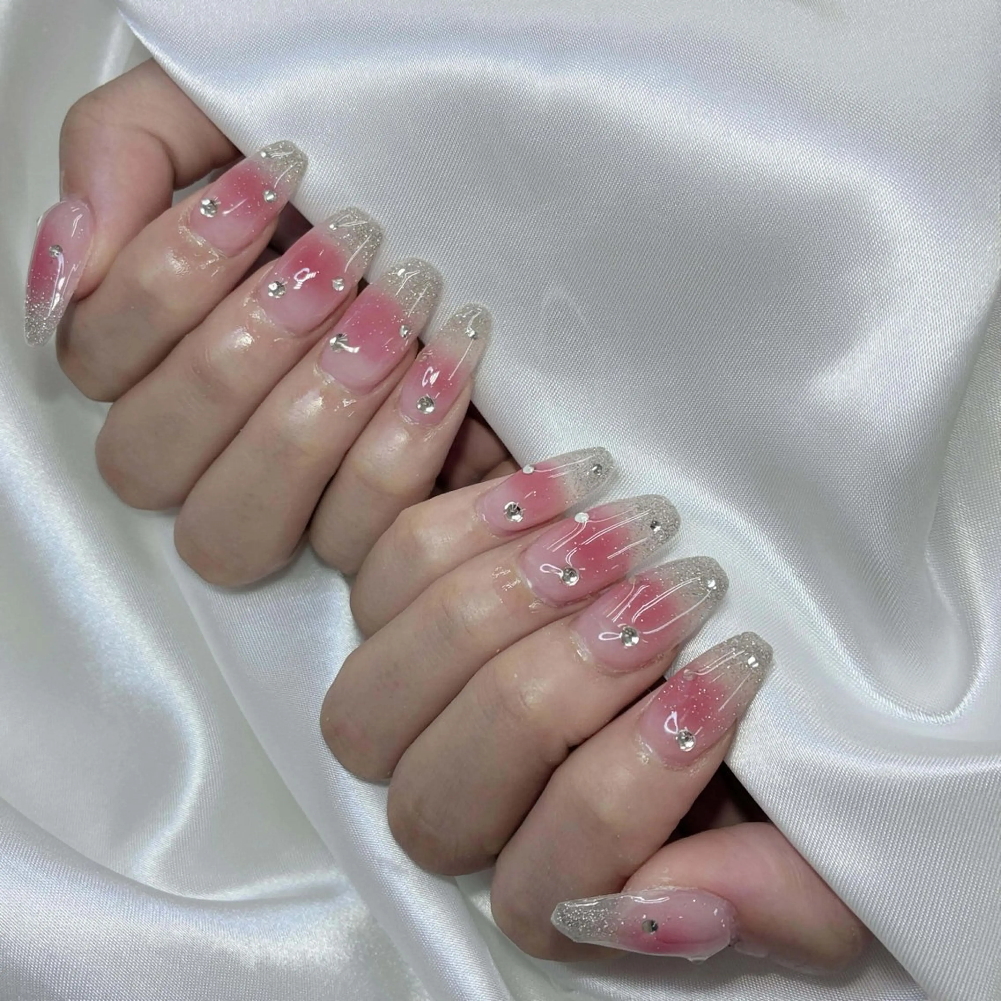 ネイル フレンチネイル グラデーション 韓国ネイル マグネットネイル ニュアンスネイル ハンドネイル ハンドケア Hara Nail 【パラジェル使用】のネイルデザイン