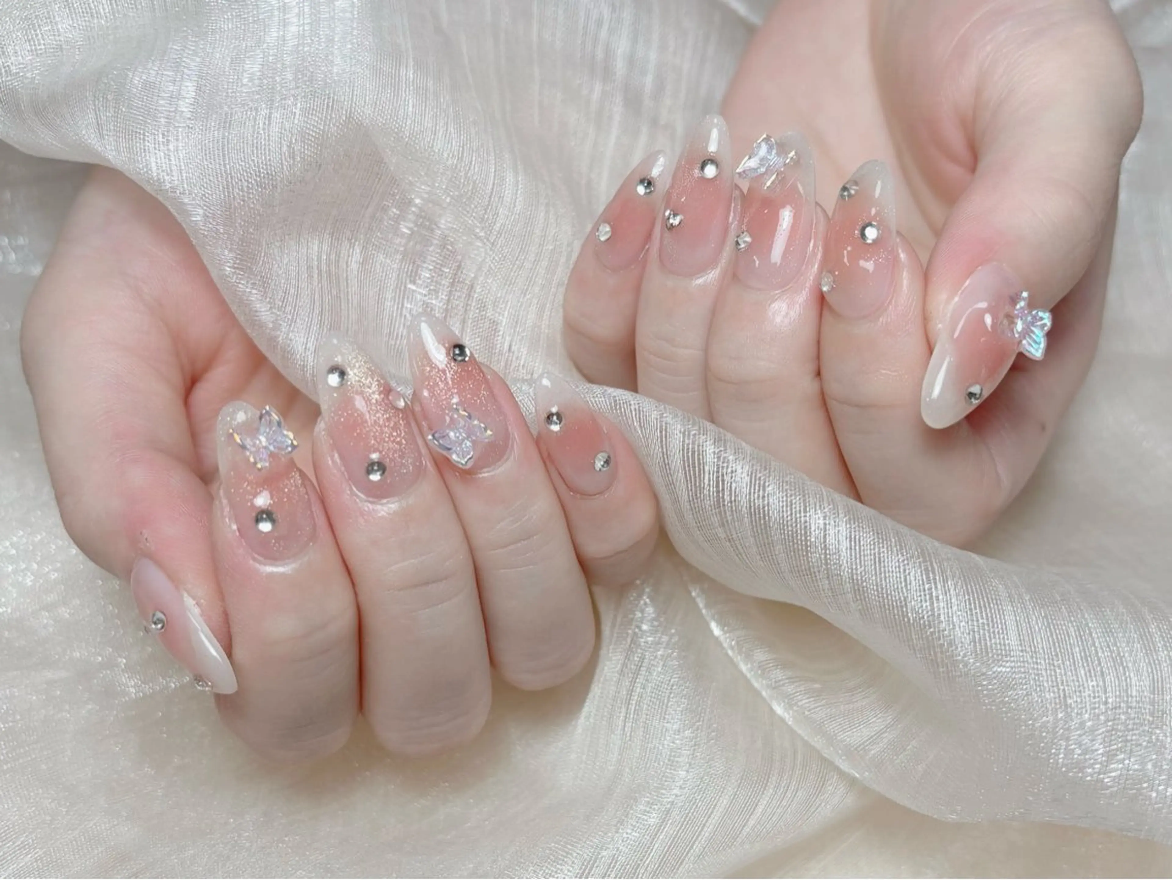 ネイル オーロラネイル チークネイル フレンチネイル ジェルネイル ガラスフレンチ ハンドネイル Nail Jolie所属・Nail Jolieのネイルデザイン