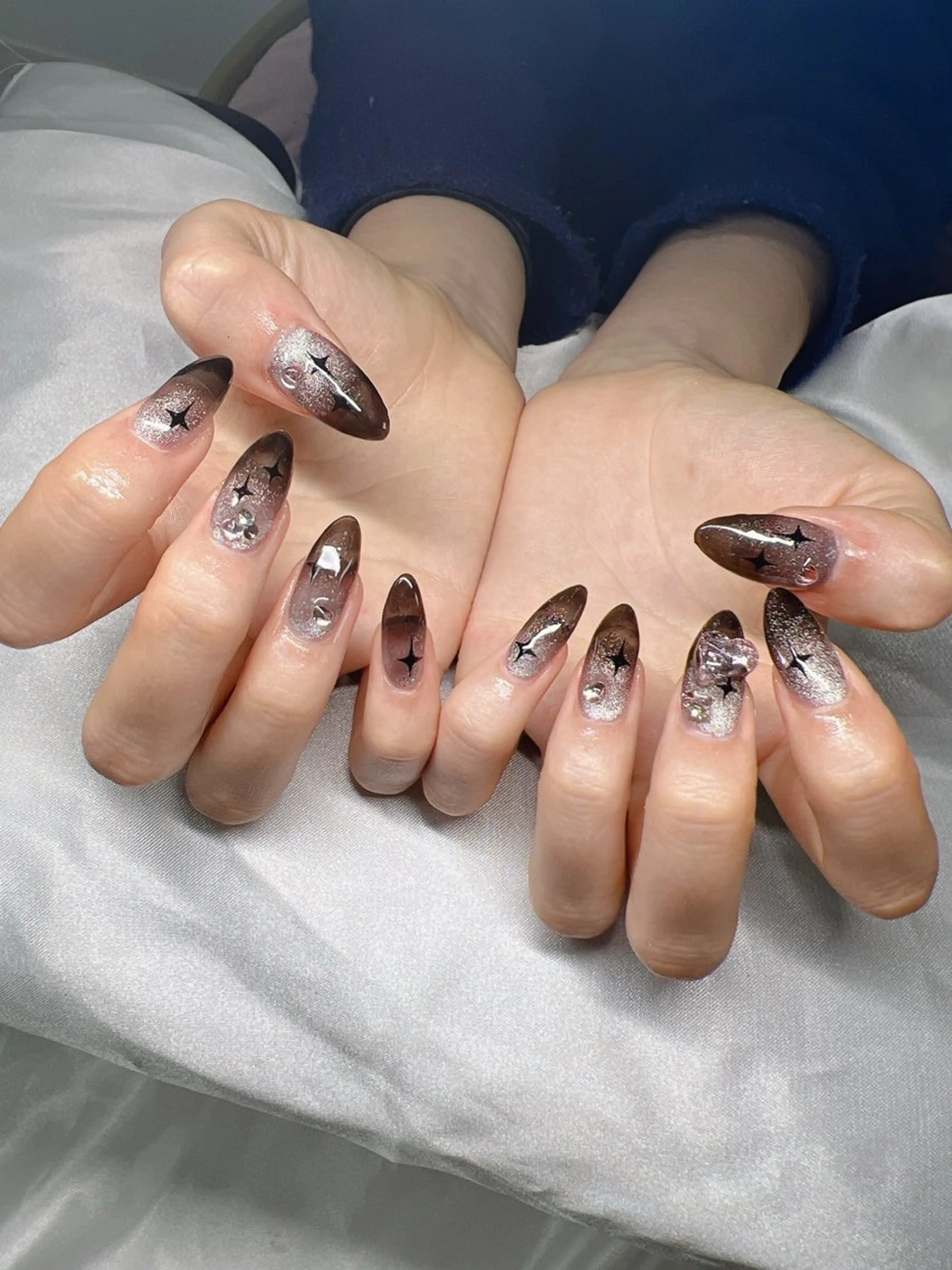 ネイル 長さ出し グラデーション 卒業式 キラキラネイル マグネットネイル Lee Nailsのネイルデザイン