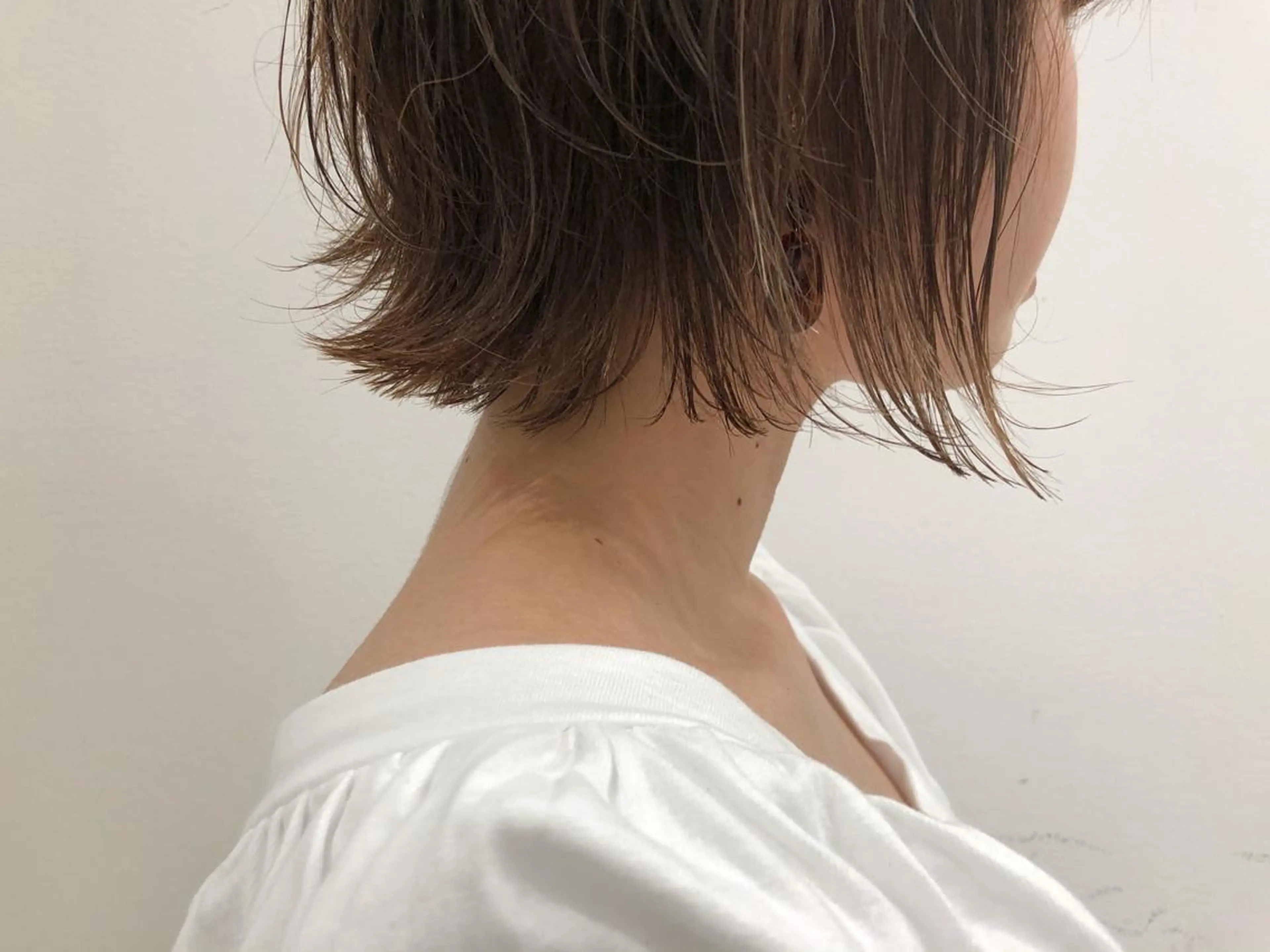 ショート カラー グレージュ ハイライトカラー ミルクティーグレージュ ハイライト Tao所属・藤川 大智のヘアスタイル