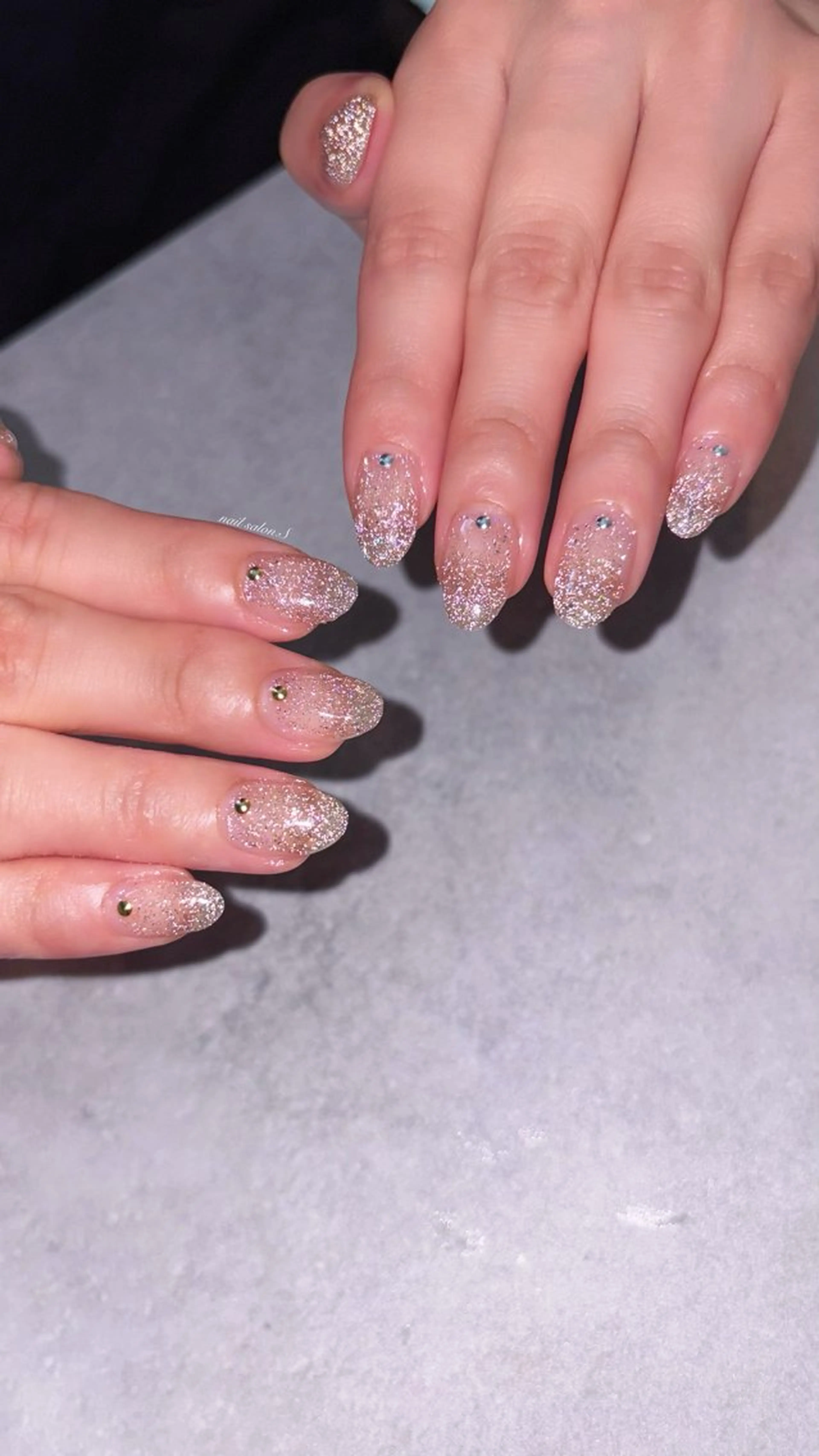 ネイル フラッシュネイル ジェルネイル グラデーション ラメ(グリッター) 持ち込み ハンドネイル 関山 志乃のネイルデザイン