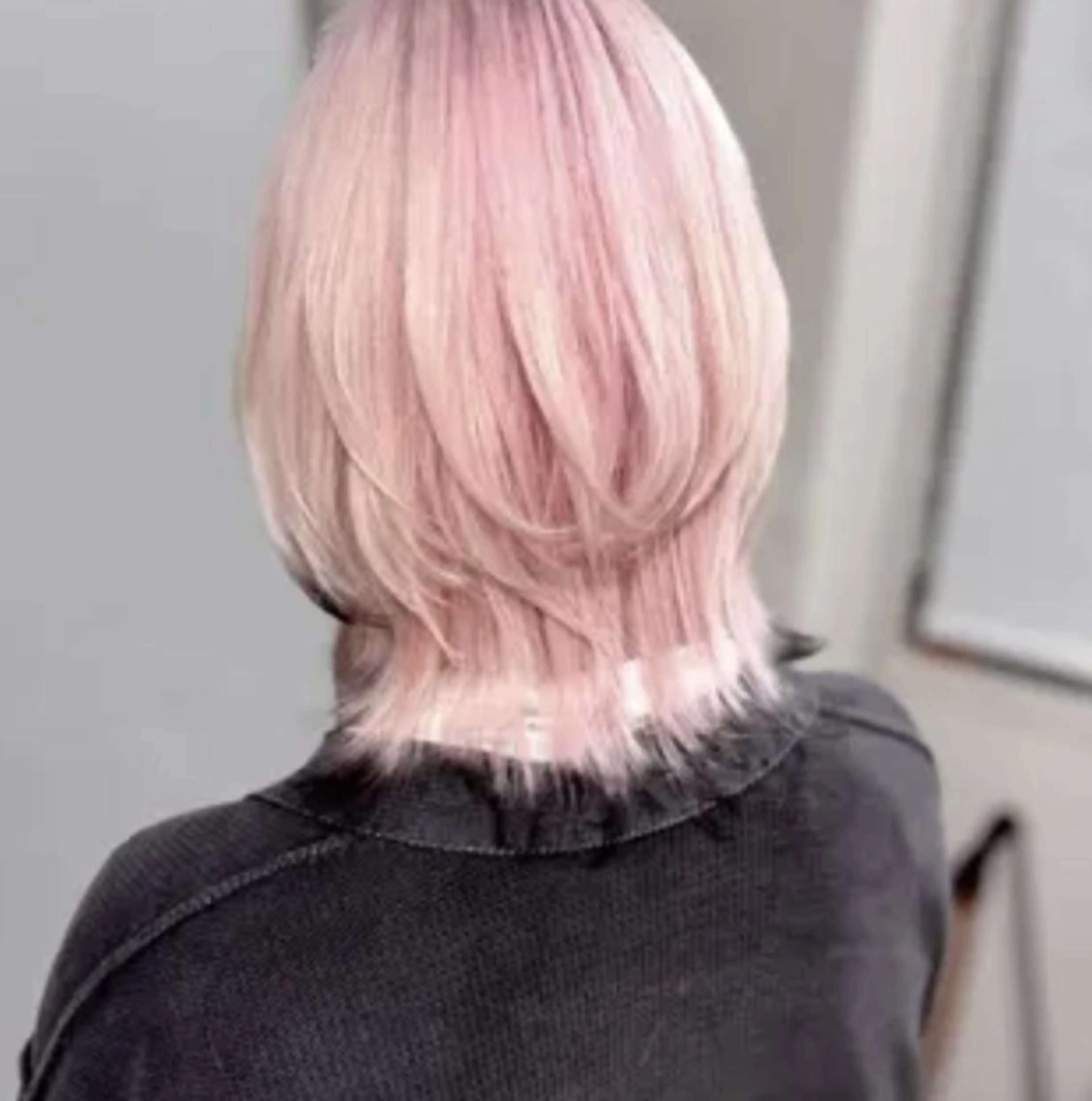 カラー 黒髪 ブリーチ ピンクカラー 縮毛矯正リピート90 %超/髪質改善/井口のヘアスタイル