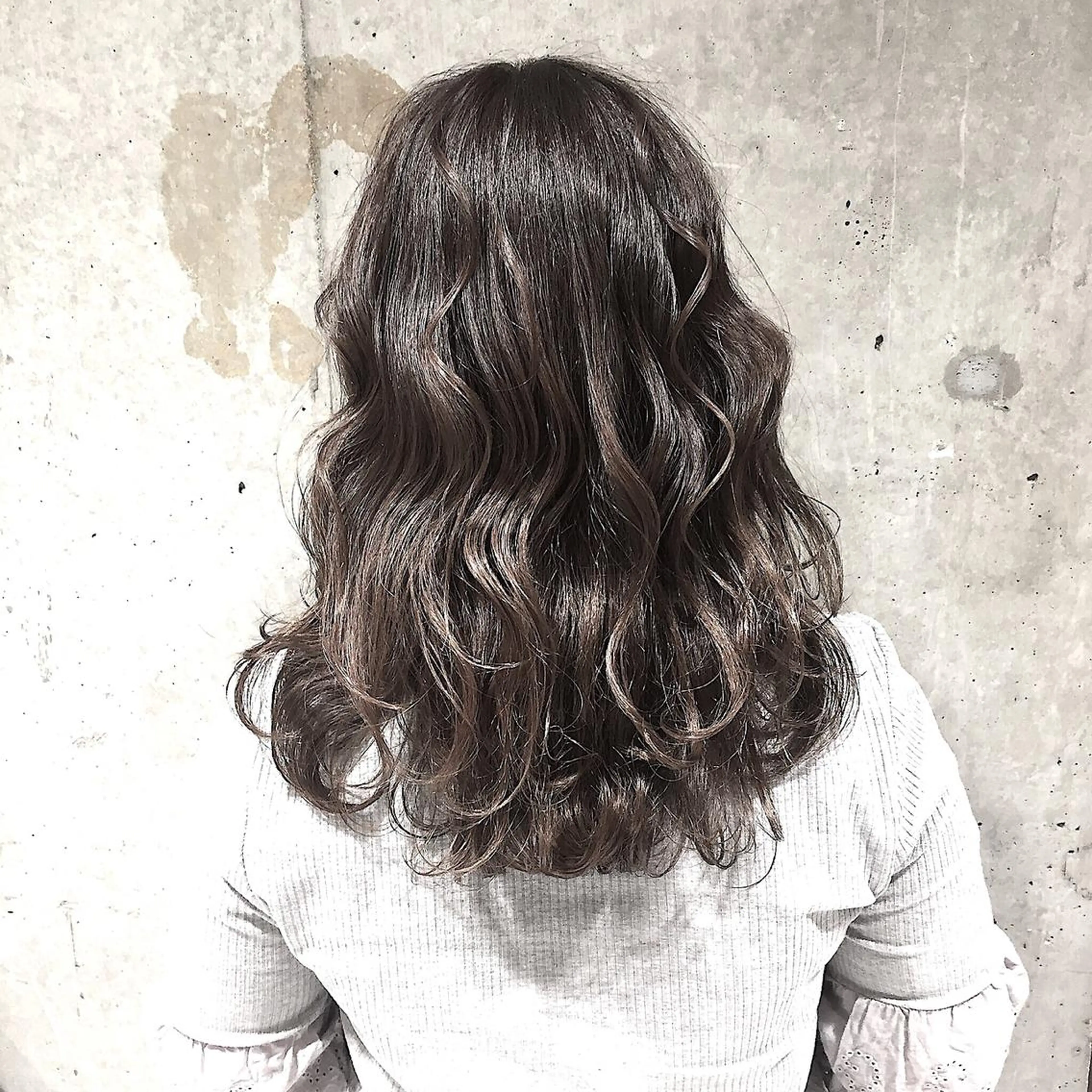 セミロング カラー アッシュ ベージュカラー AVANCE emiのヘアスタイル