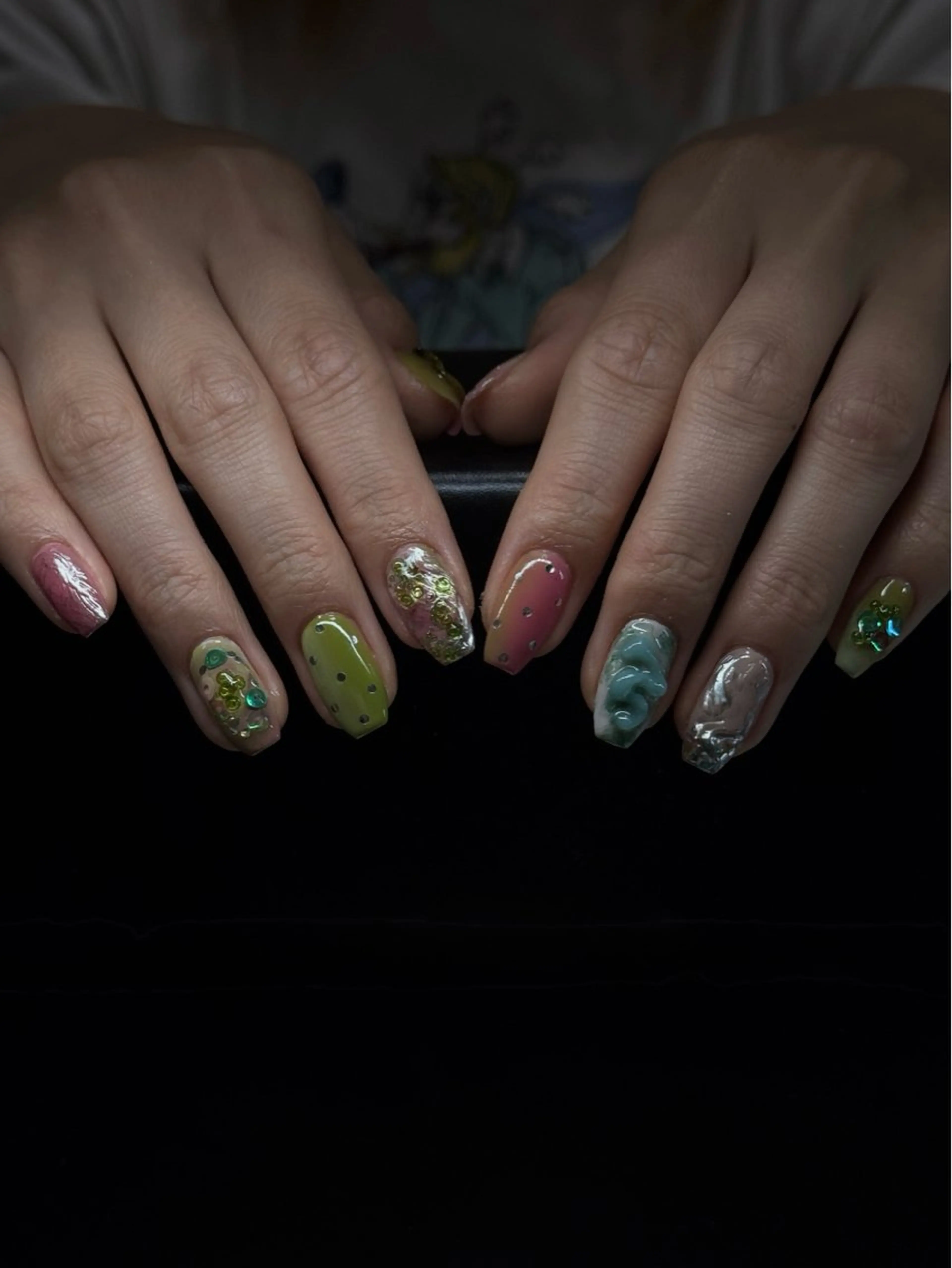ネイル グリーン ピンク Be Colorful 新宿店所属・岩井 柚樹のネイルデザイン