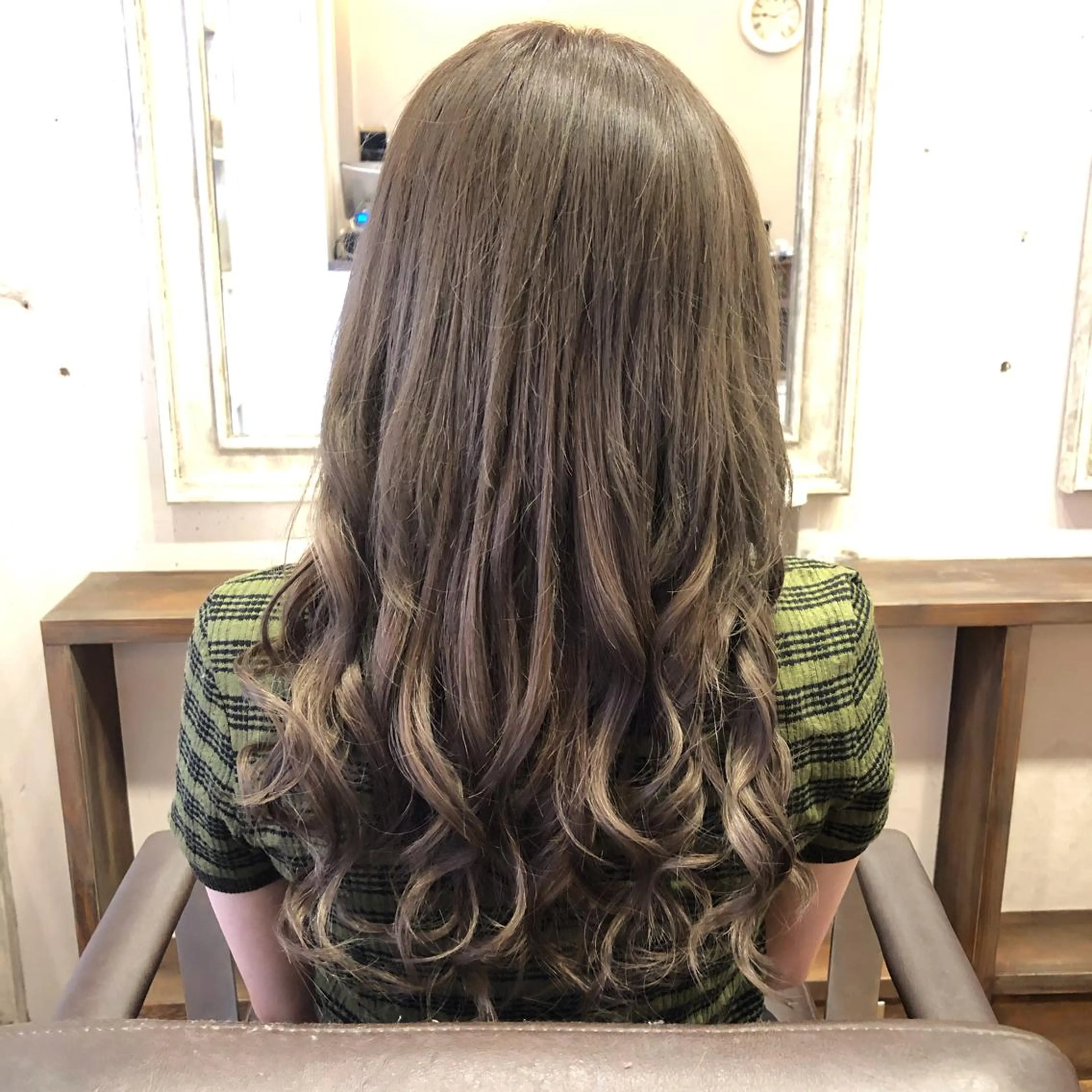 ロング GRANDE アオキのヘアスタイル