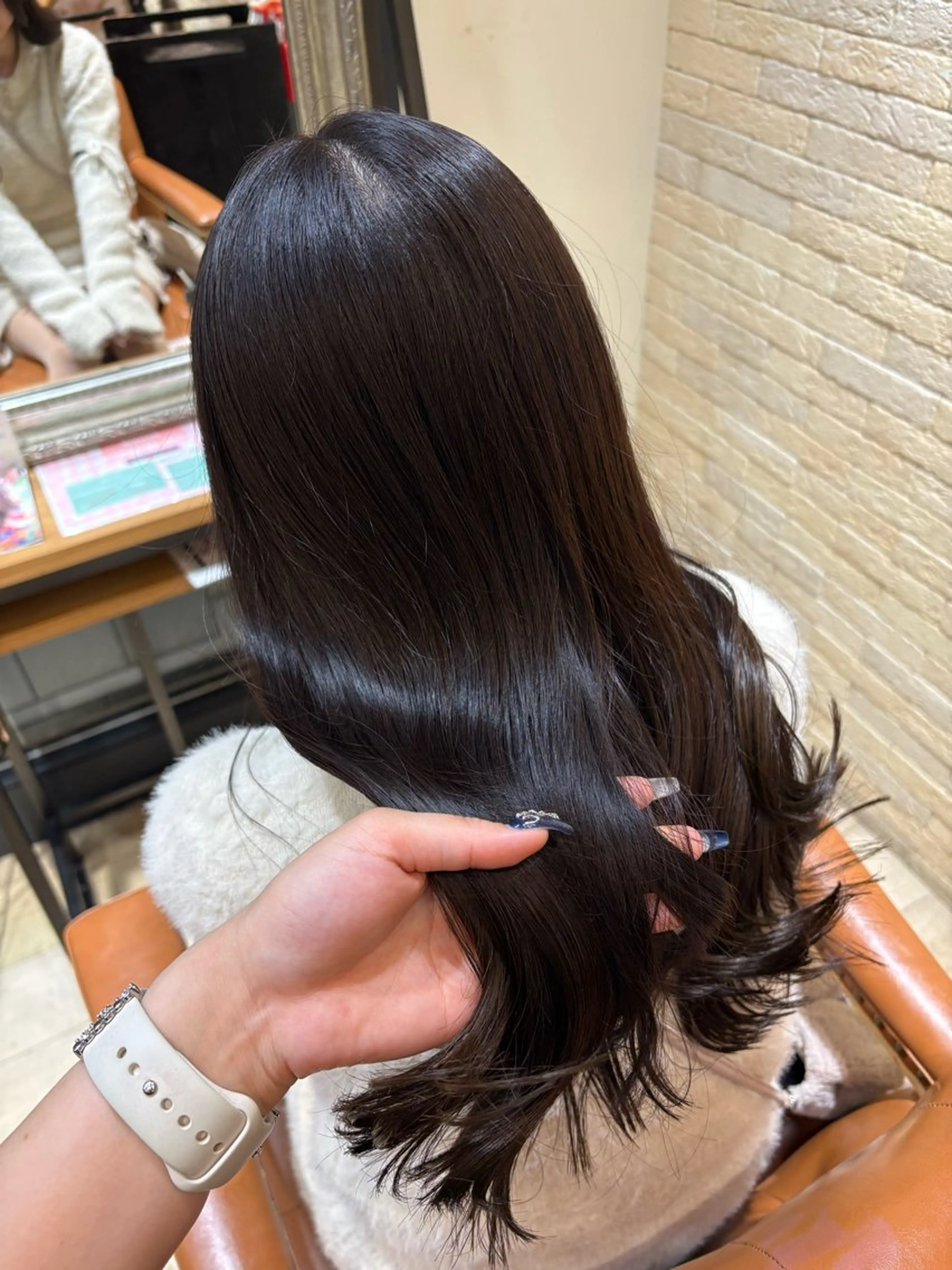 セミロング カラー カット ヘアカラー しおり🍬 KOKORO🤍のヘアスタイル