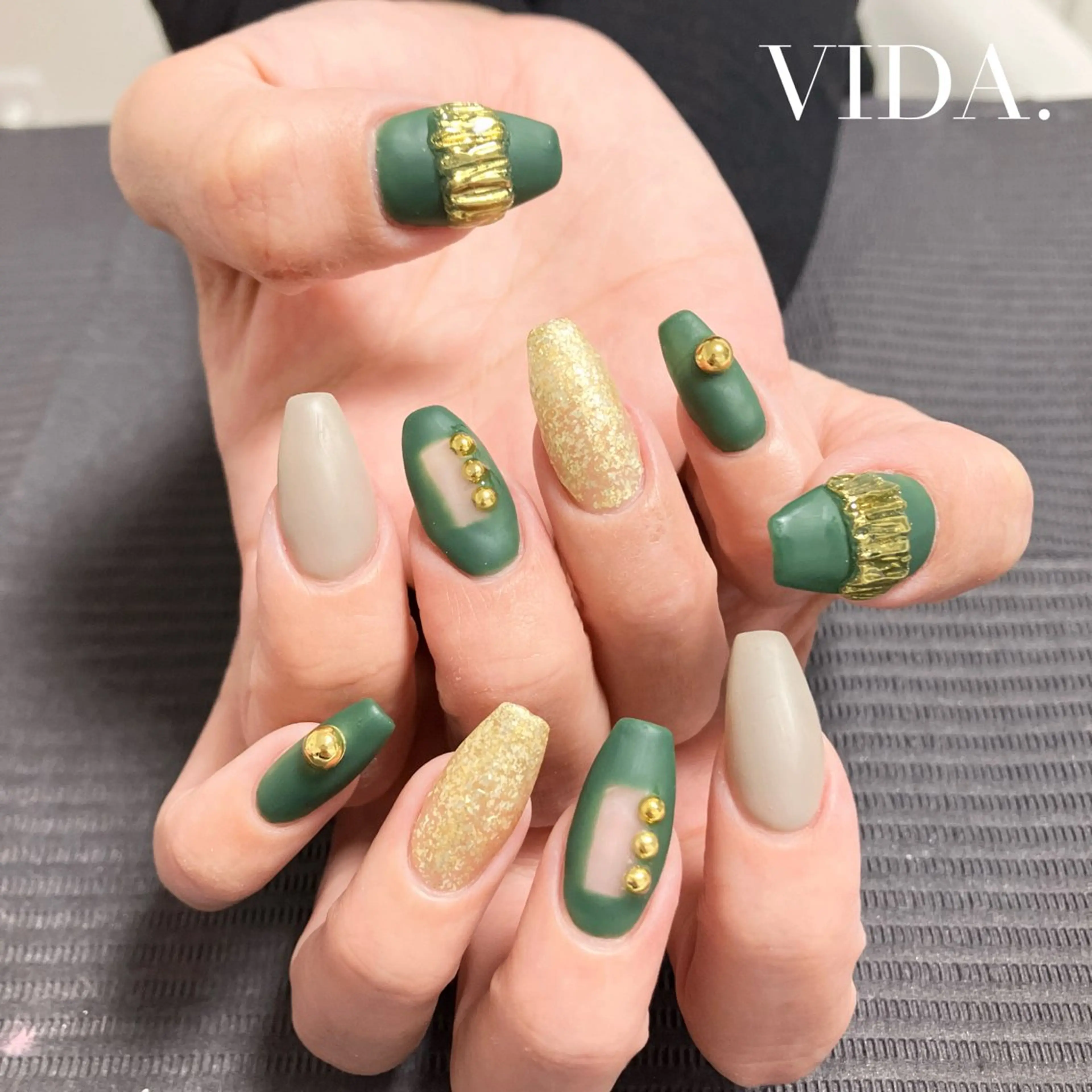 ネイル アートネイル グリーン ミラーネイル ハンドネイル private salon VIDAのネイルデザイン