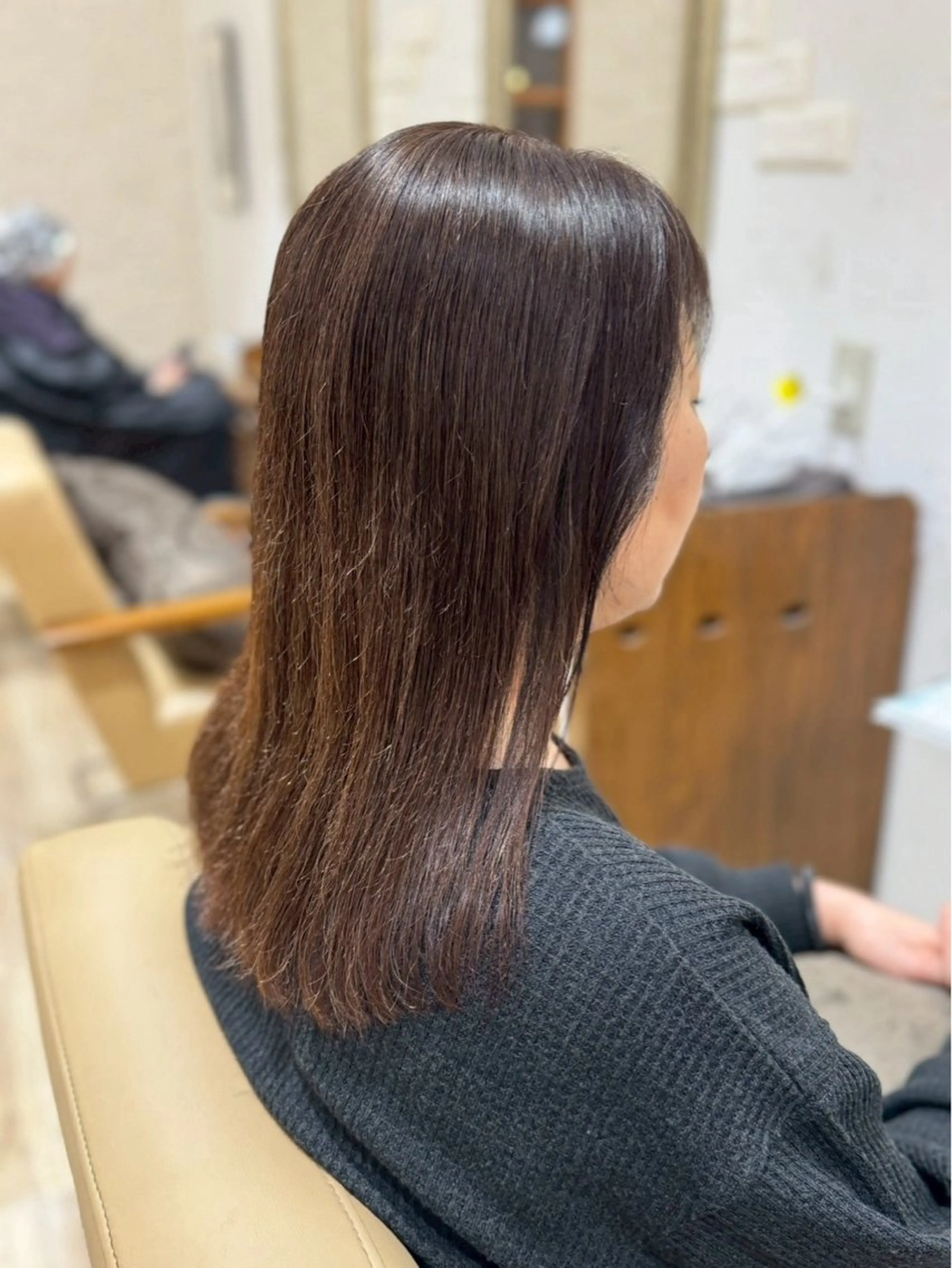 セミロング ヘアカラー 三輪 あおいのヘアスタイル