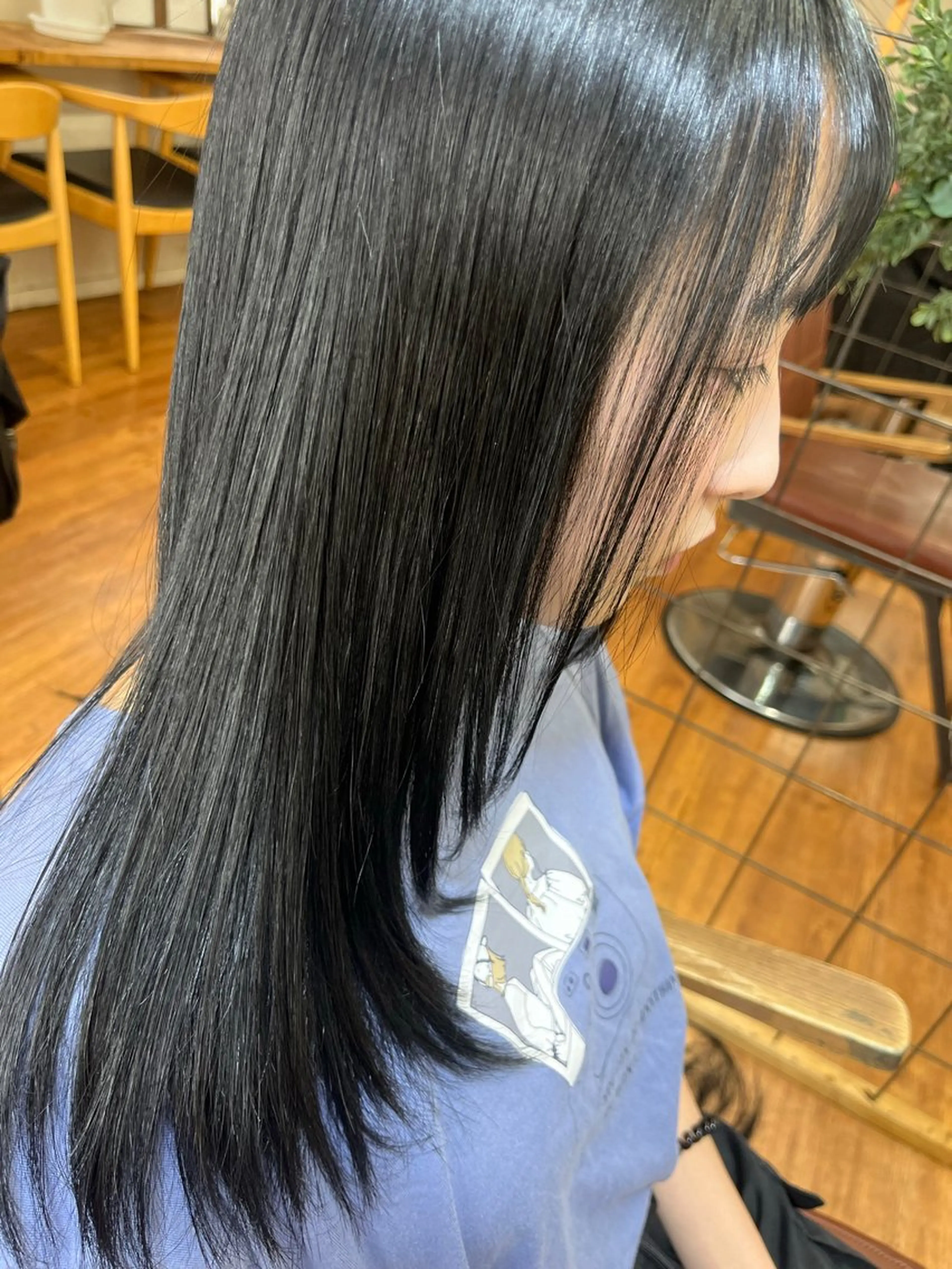 ロング 腰越 麻奈のヘアスタイル