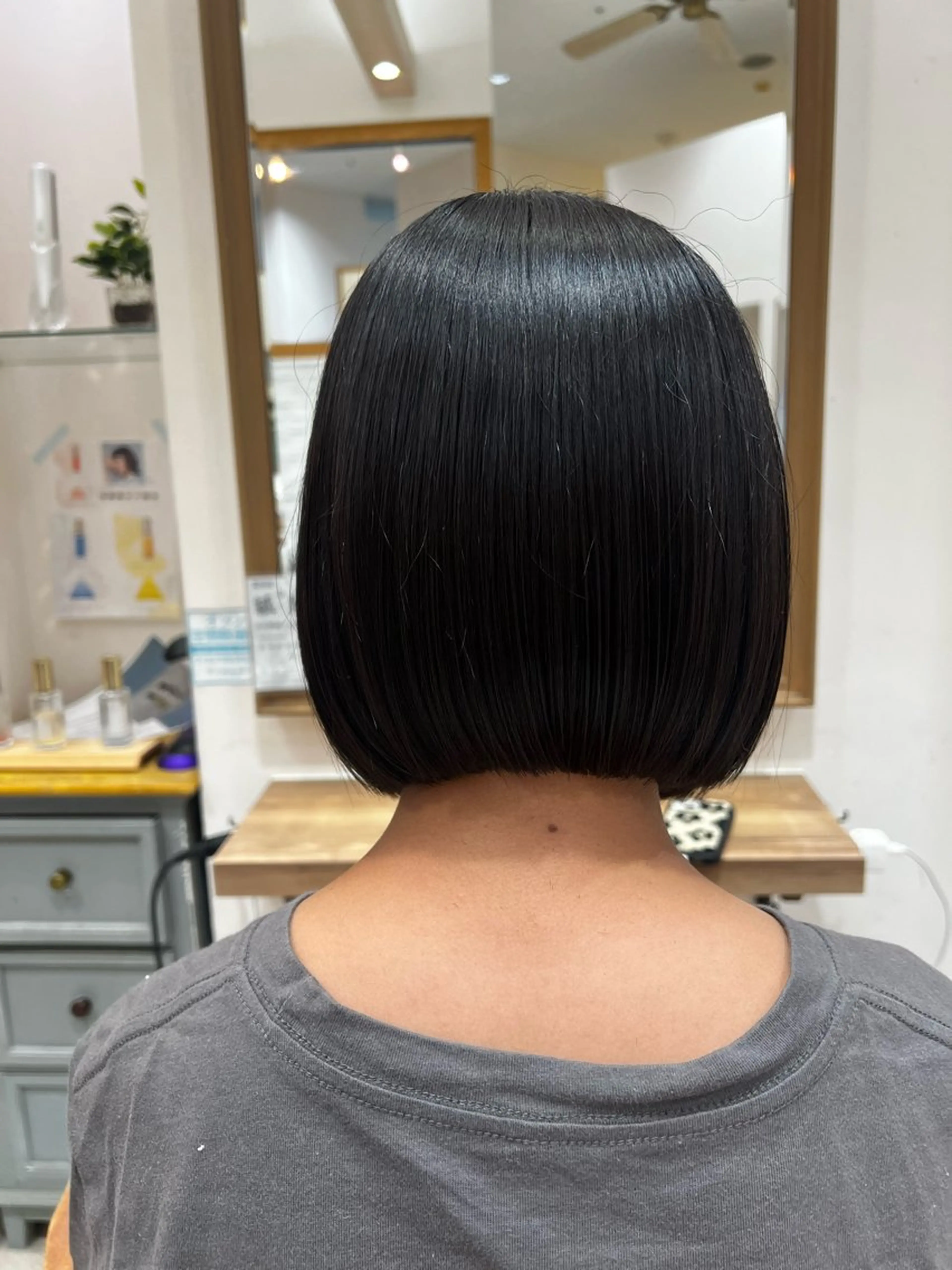 ショート ボブ ハイトーンカラー 中村優成のヘアスタイル