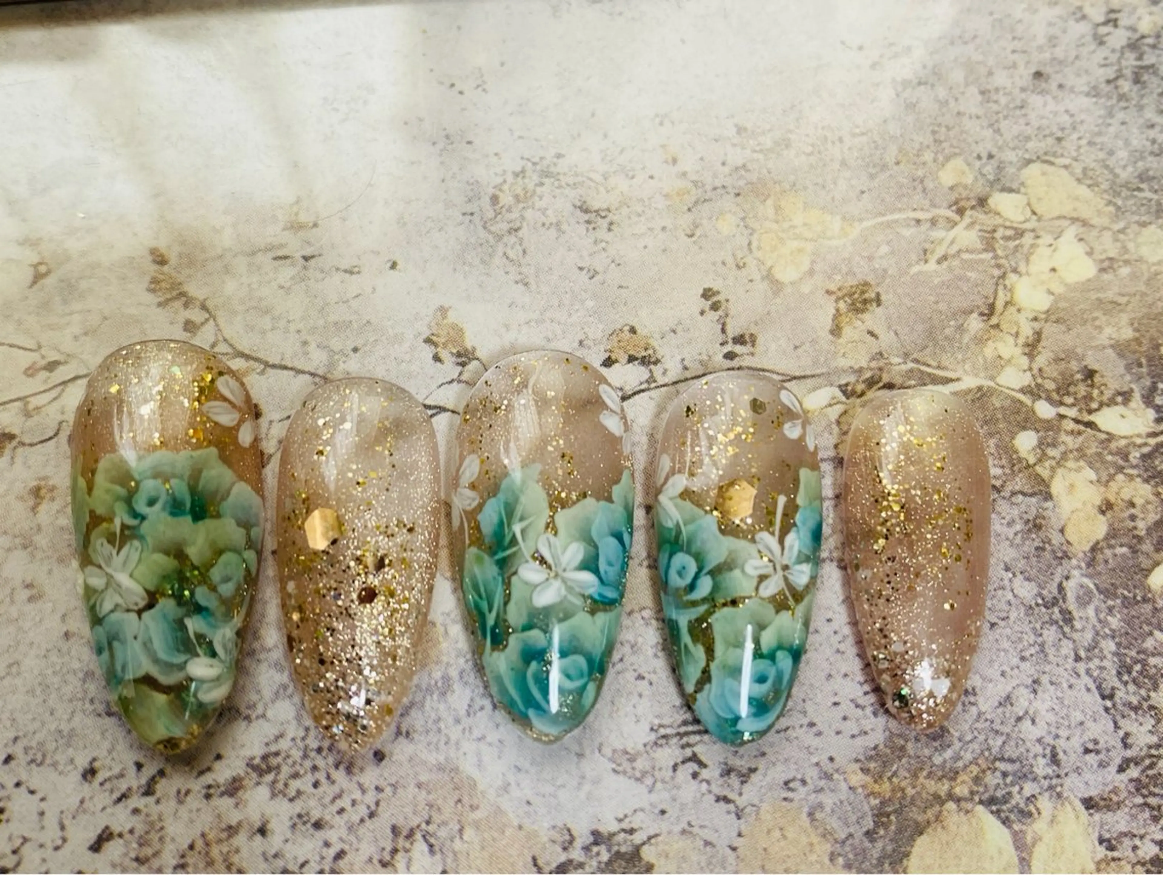 ネイル ラメ(グリッター) マグネットネイル 自宅ネイルサロン ♦️nuance♦️のネイルデザイン