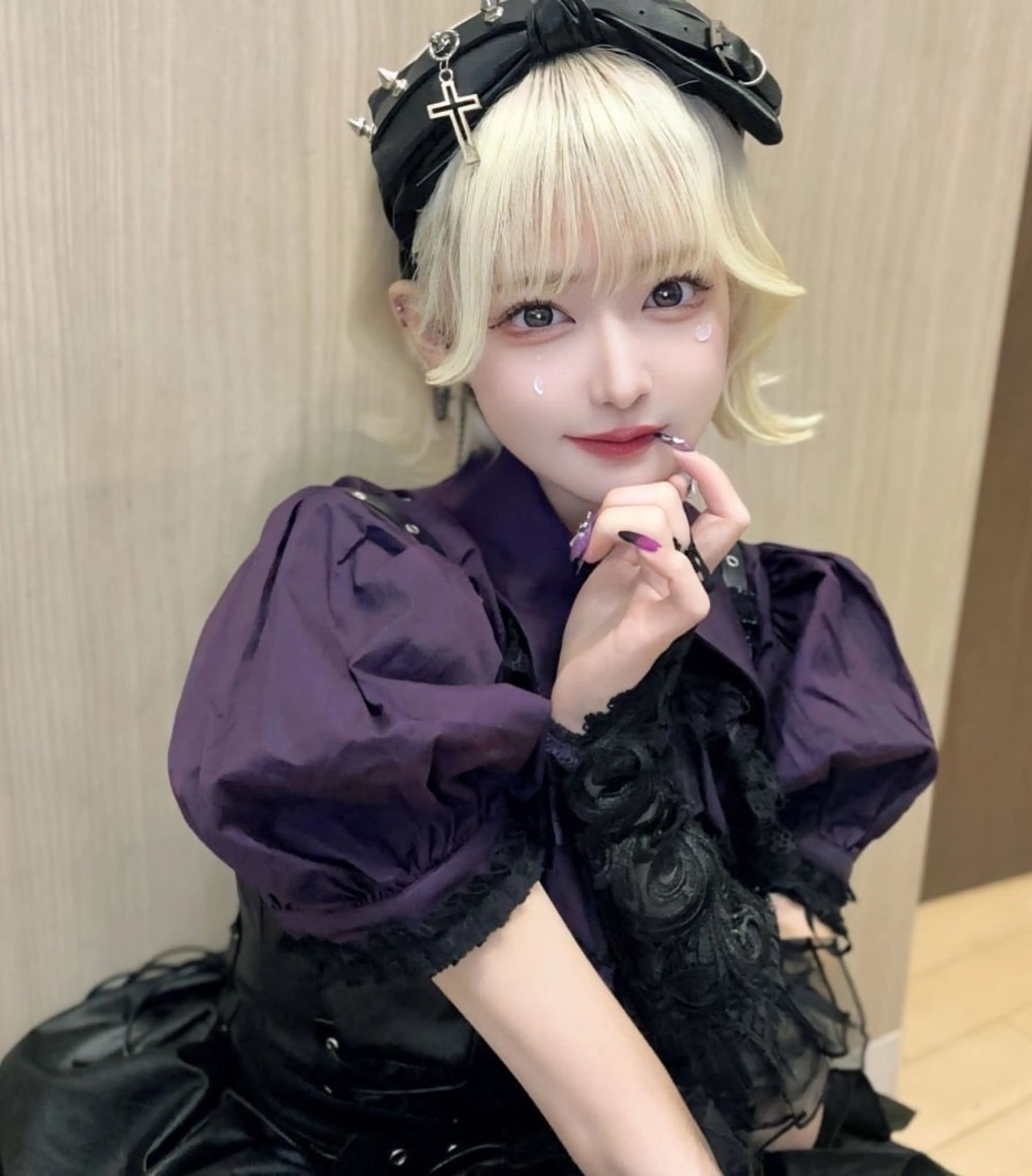 ミディアム カラー ホワイト&レイヤーカ ットエクステ長畠俊輔のヘアスタイル