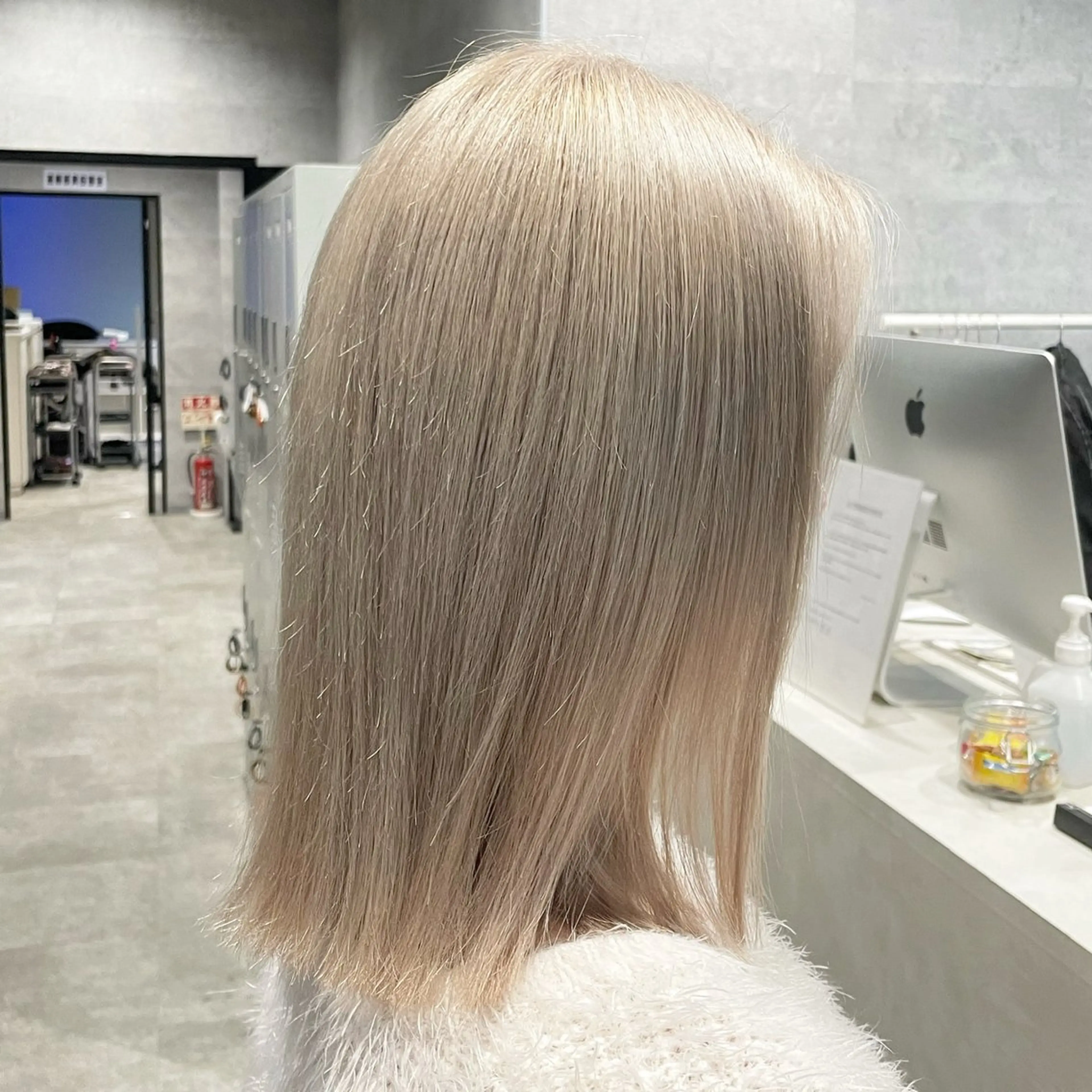 ミディアム カラー _WHITE難波店【アンダーバーホワイト】所属・鬼塚脇 一輝のヘアスタイル