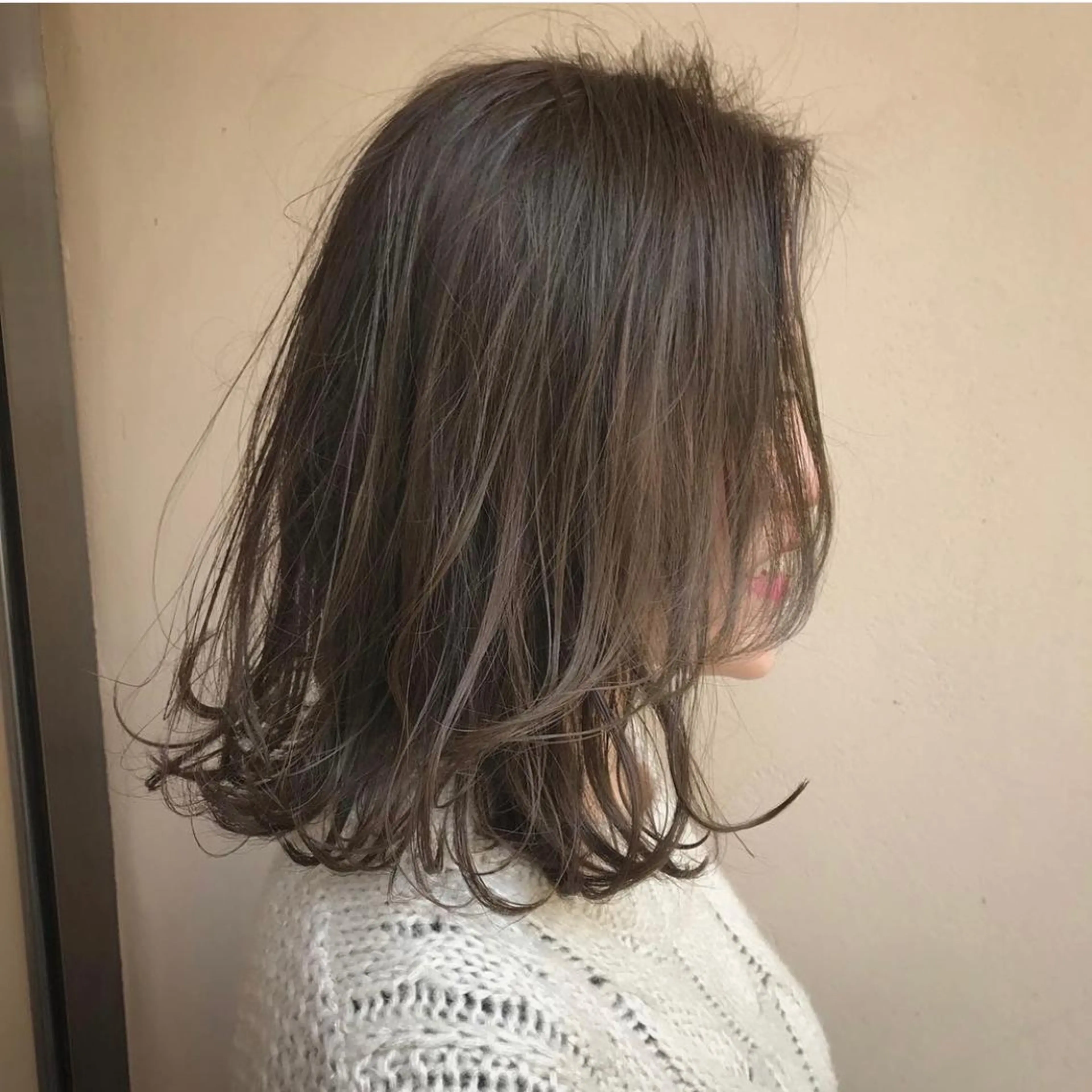 ミディアム アッシュ レイヤーカット son hair HIROEのヘアスタイル