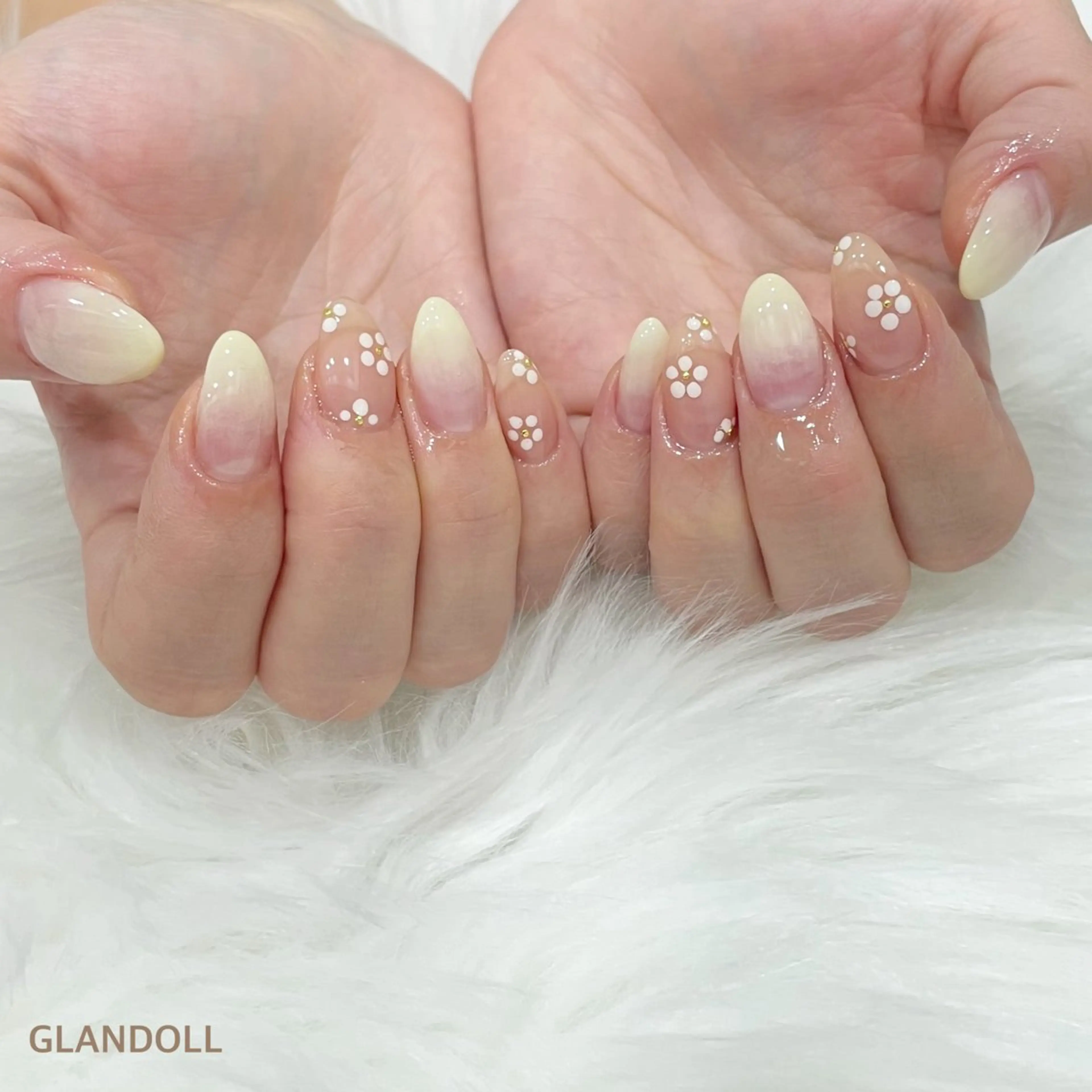 ネイル グラデーション 春ネイル ハンドネイル GLANDOLL YURIのネイルデザイン