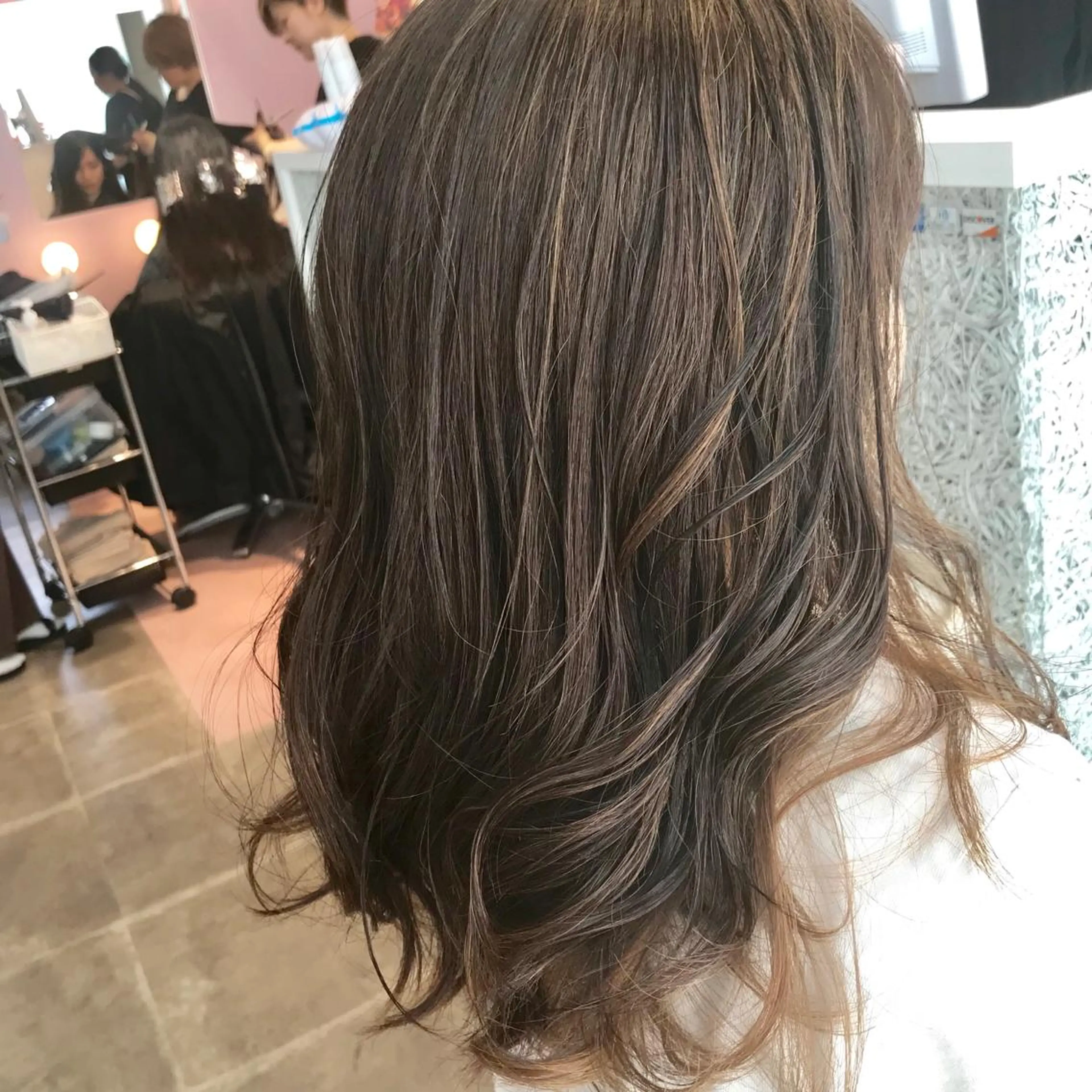 ミディアム ハイライト カット ヘアカラー トリートメント 所渉/韓国レイヤー /ウルフカットのヘアスタイル