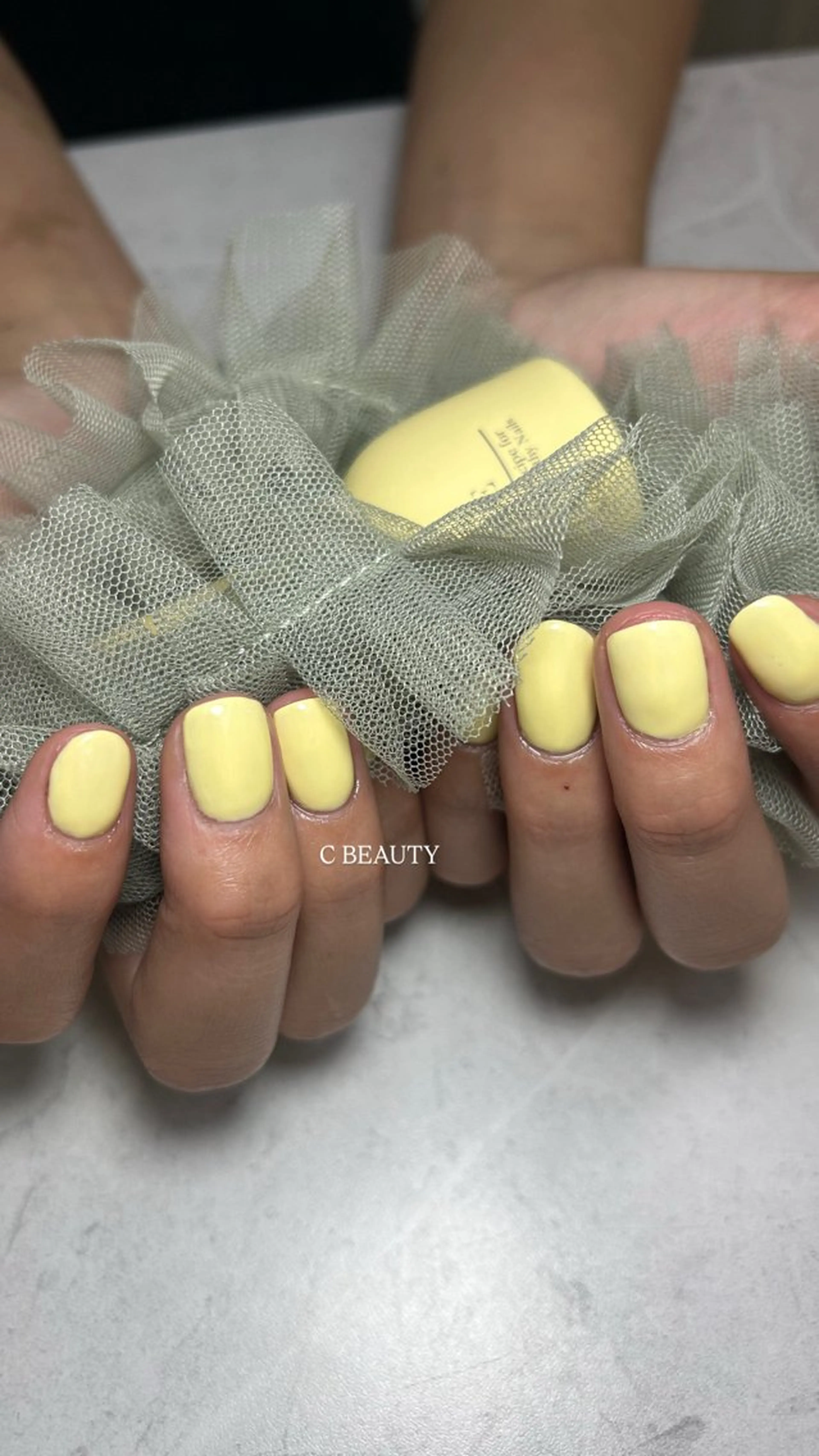 ネイル ワンカラーネイル 黄色 C BEAUTY／ KAEDEのネイルデザイン