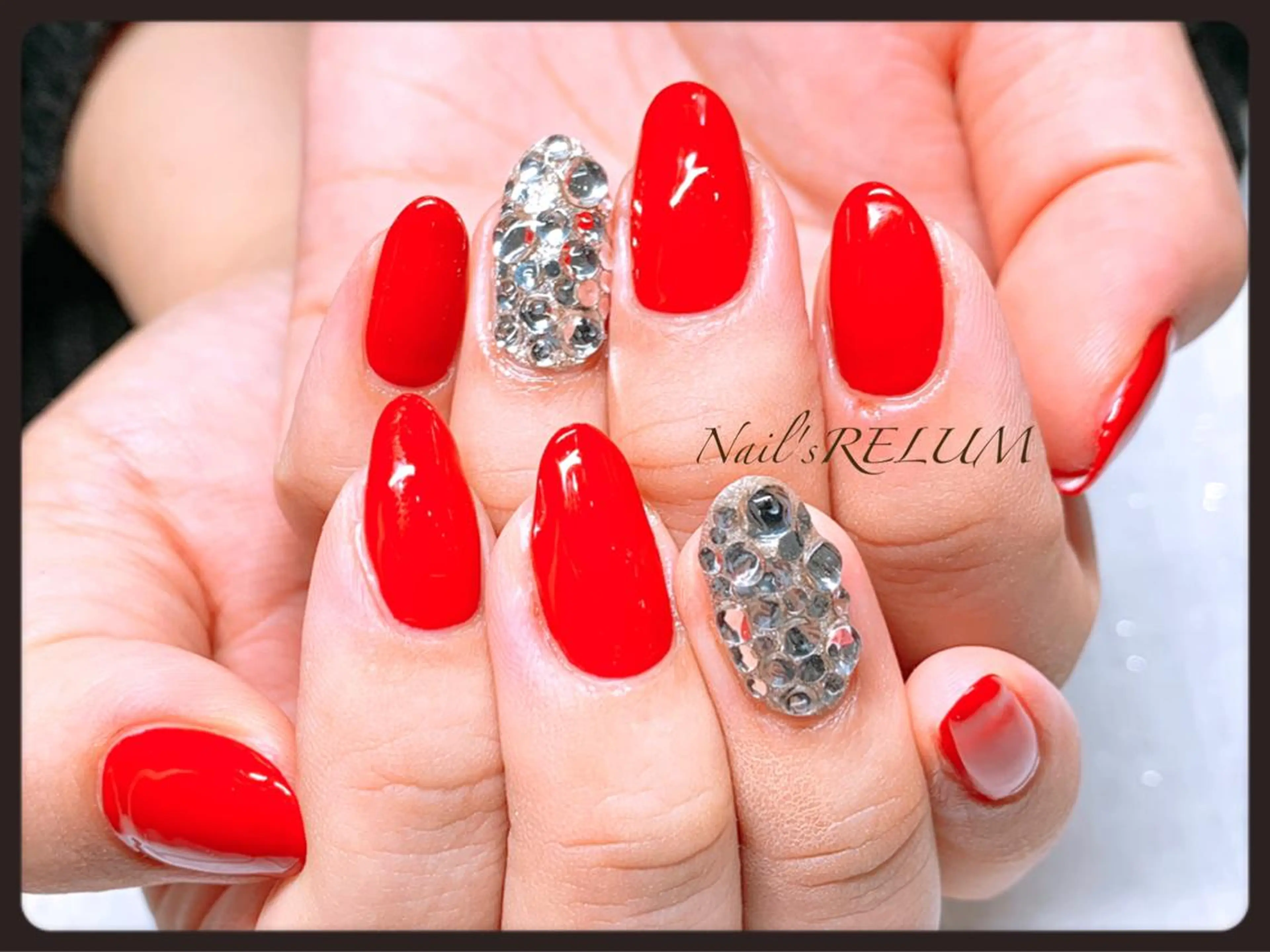 ネイル ジェルネイル ストーンネイル ハンドネイル THECOLORS所属・近貞 莉奈のネイルデザイン