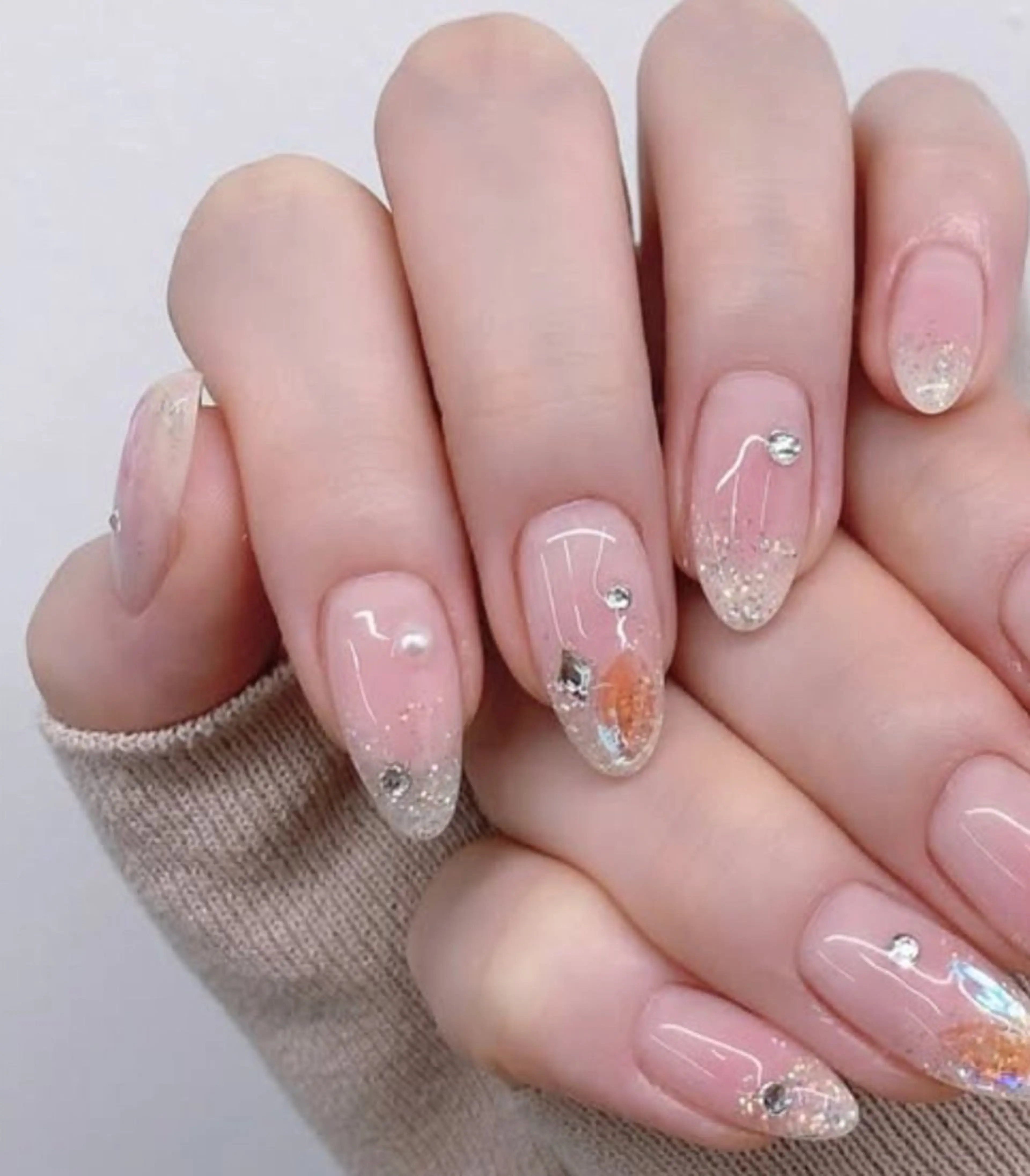 ネイル ガーリー ハンドネイル Roger 舞のネイルデザイン