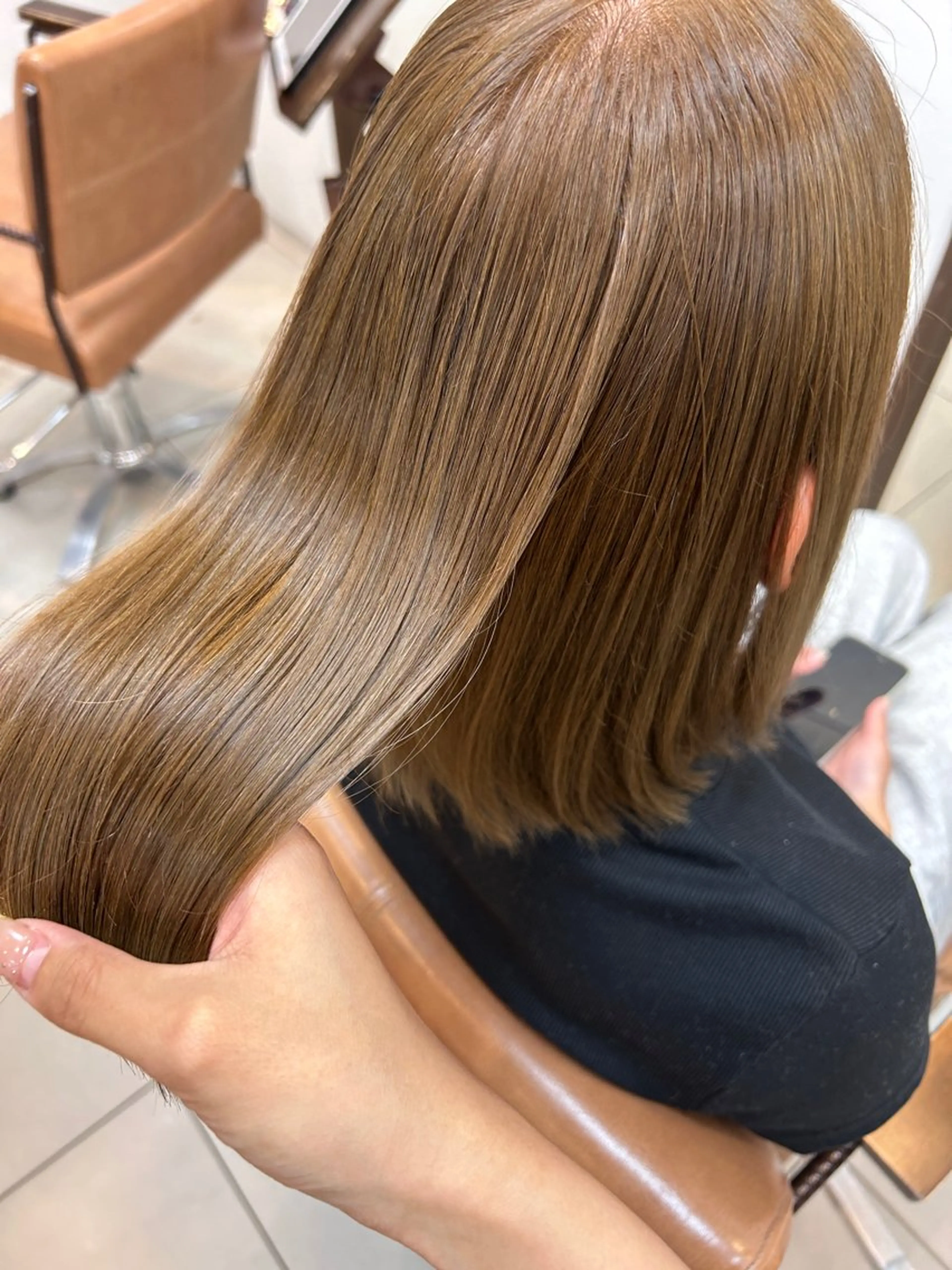 ミディアム カラー ベージュカラー ブリーチ ダブルカラー ブリーチなしカラー ヘアカラー 阪田 真奈未のヘアスタイル