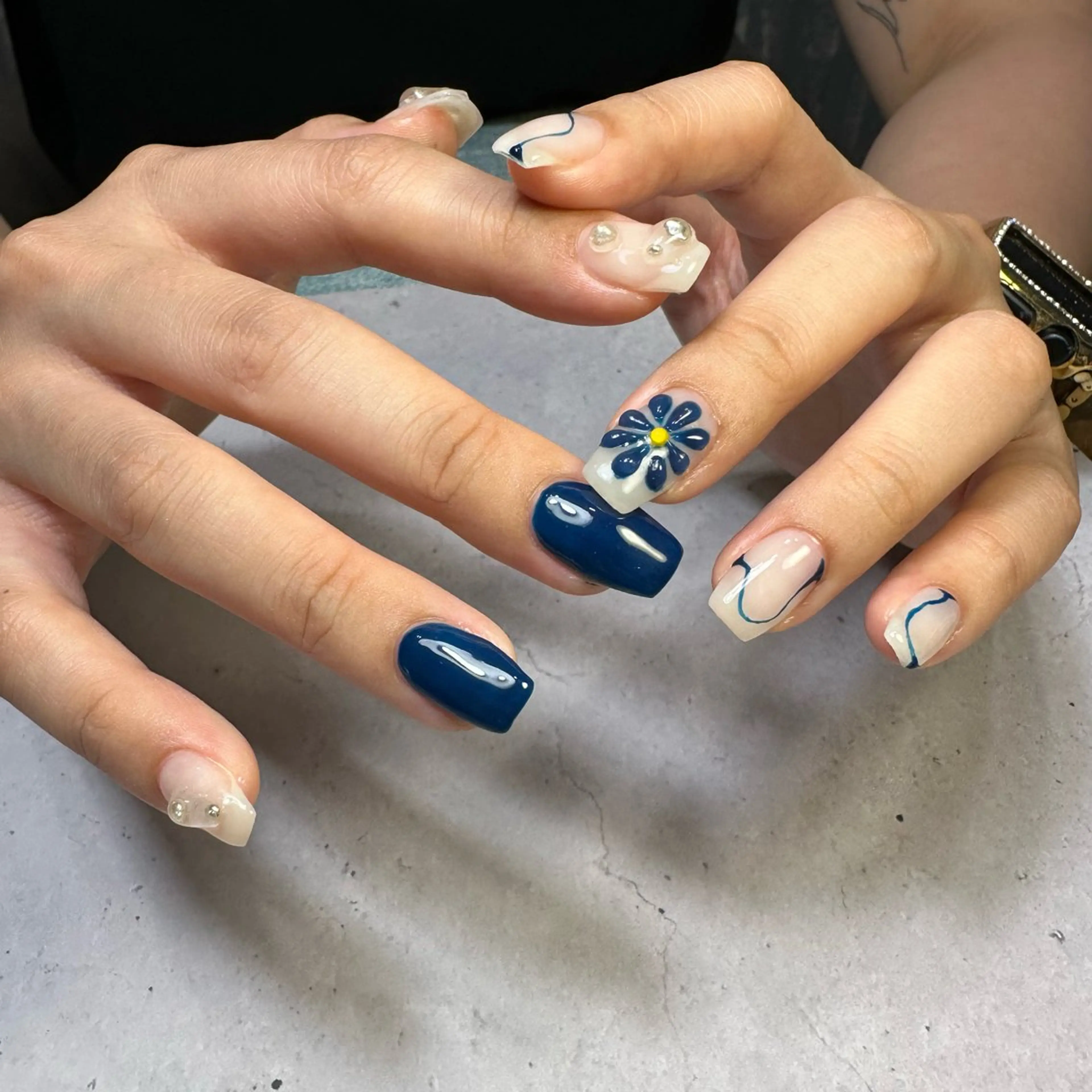 ネイル ブルー フットネイル マグネットネイル ミラーネイル ニュアンスネイル nailsalon Daphneのネイルデザイン