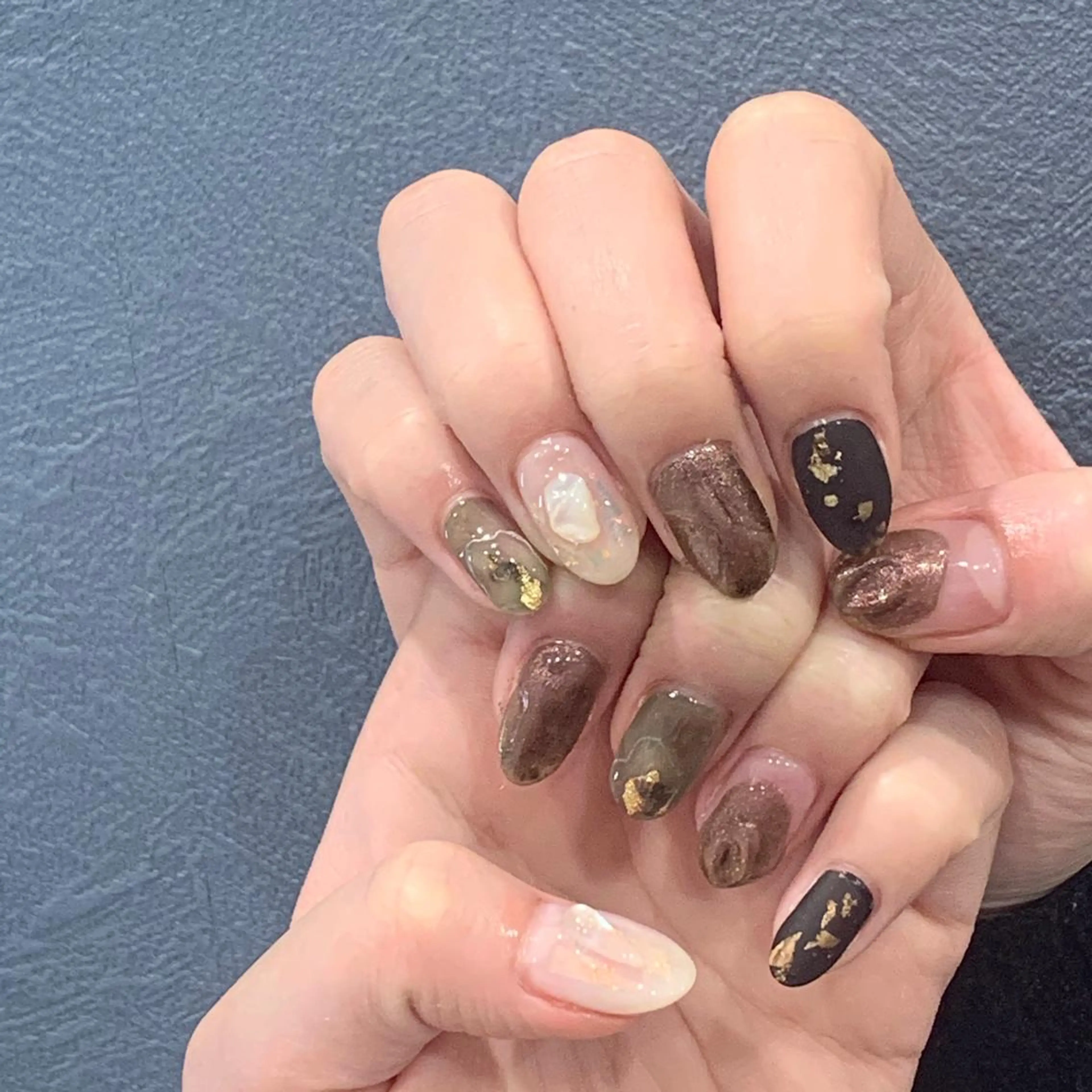 ネイル ブラウン ミラーネイル ニュアンスネイル ハンドネイル 佐藤 まりえのネイルデザイン